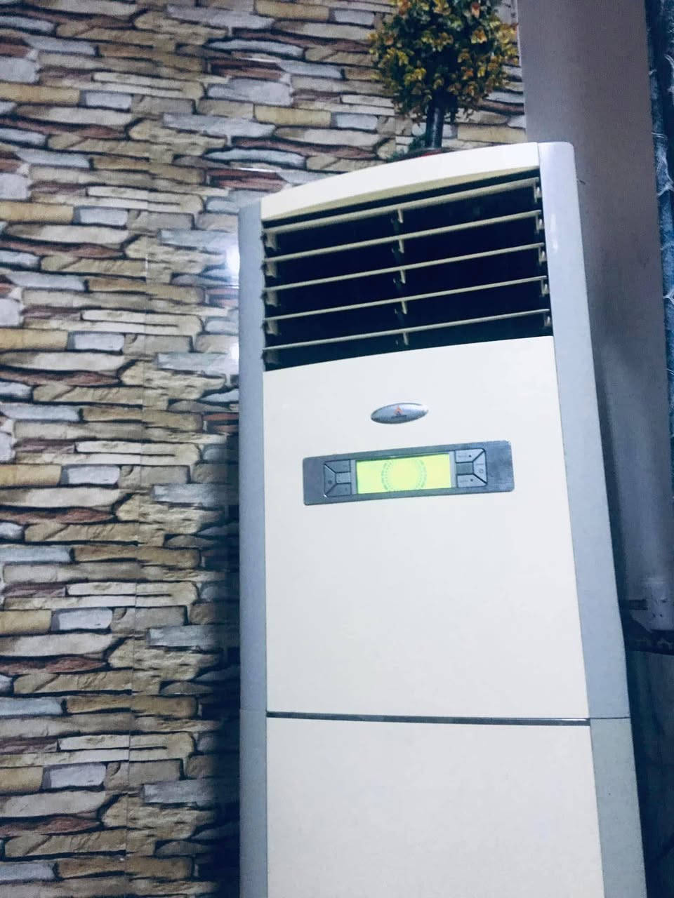 سبلت  الحافظ حجم 3 طن نظافه💯 بلادي على وضع الشركه بدون اي تصليح 
ملحقاته كامله بوراي ريمونت كيبلات
 غازه مقفول 
سعره 550 
📍مكاني بغداد قريب الشعب بوب الشام 
للاتصال اوتساب ***********
