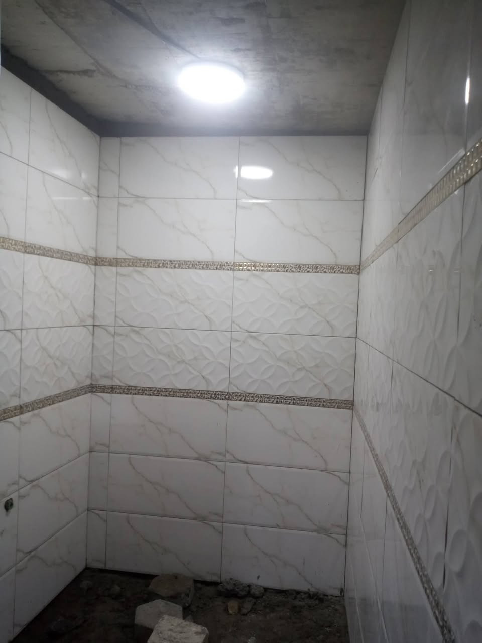 سلام عليكم خلفه متفرغ سيراميك بورسلين كاشي مرمر بآيات شغل درجه اولى واتساب ***********
