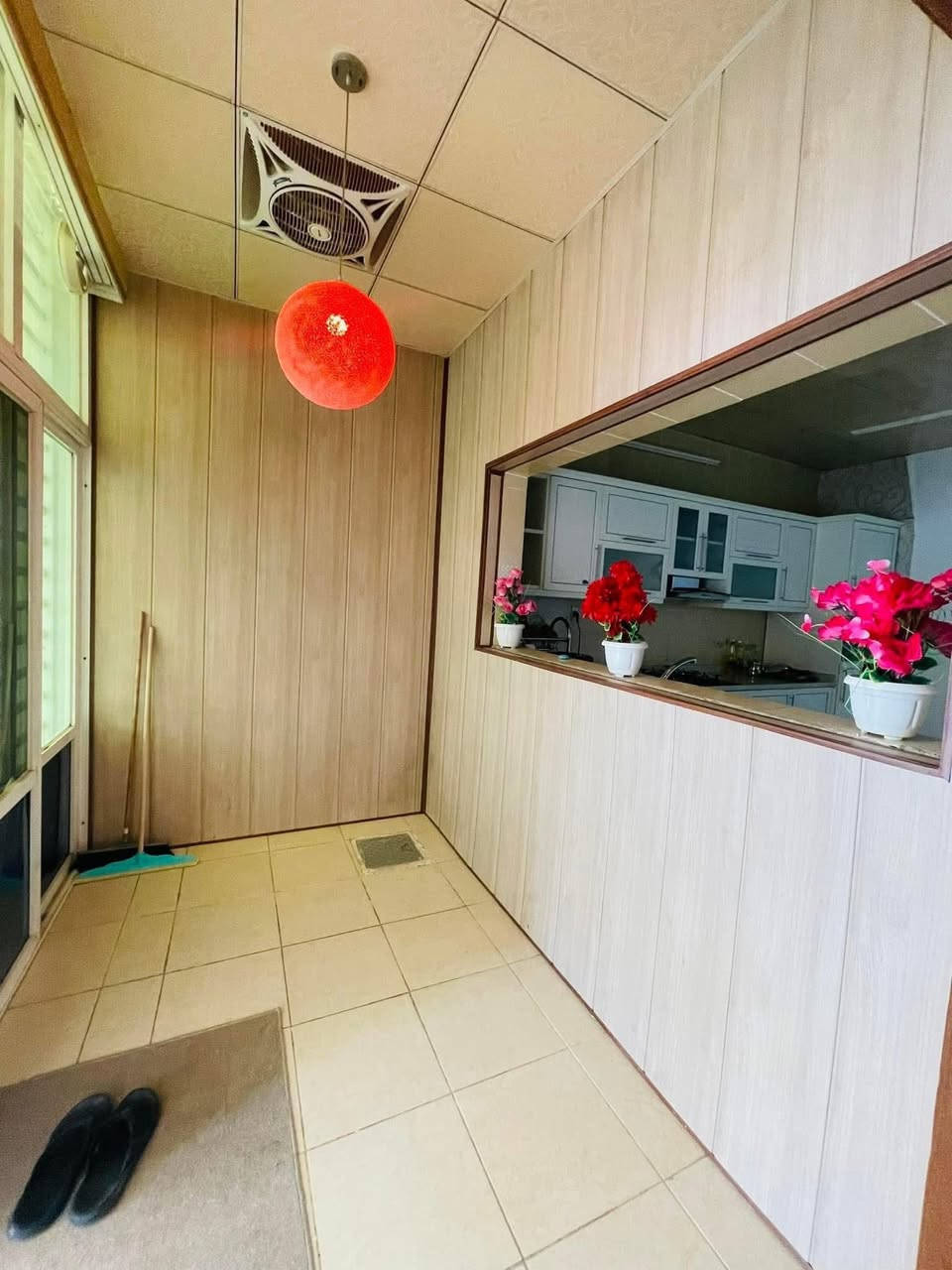 بيت موثث للبيع في أربيل مجمع لاوان ستي
 200 متر - طابق واحد 
2 غرف نوم
استقبال
صالة
مطبخ مجهـز بكاونتر
صحيات  
البيت نقدي وطابو يتسجل  
___________________
خدمات ممتازة من كهرباء وماء وتنظيفات ومواصلات ( باص وتاكسي )
___________________
خانوو راخراو بۆ فرۆشتن لە #لاوان_ستى
200 مەتر -
2 ژوور نووستن
دیوەخان
مەتبەخ 
هۆڵ
گەرماو
************
بۆ زانیاری زیاتر :
ئاسیاسێڵ
***********
زين
***********
كورك
***********

للمشاهدة المزيد من العروضات ومعرفة الأسعار يرجى الانظمام معنا في تلگرام 

https://t.me/erbilkurdastanaqarat

او زيارة شريكتنا في مدخل مجمع لاوان ستي 
شركة خطاب العقارية -أربيل
