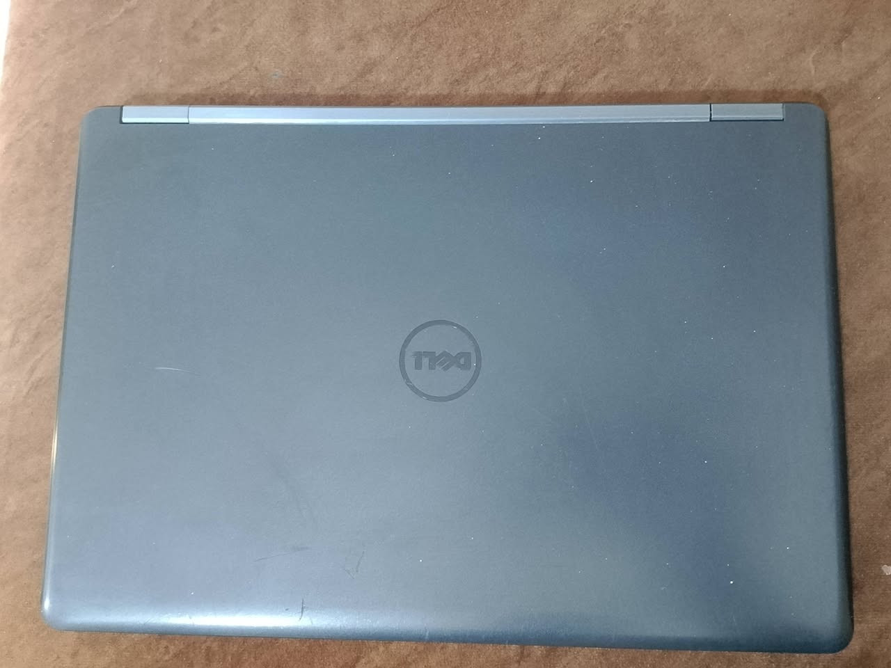 السلام عليكم
لابتوب Dell Latitude 
الجيل الخامس 
نقوصاته فقط
1,عدسة الكامرة الخارجية الكامرة شغاله فقط العدسة الخارجية 
2,زر الاحرف فقط واحد 
الابتوب شغال كلشي ما ناقصة بس الذكرتهن  
شاحنته جديده للتواصل على الخاص أو مراسلة الرقم ***********
مكاني صلاح الدين تكريت شارع المستشفى العسكري قرب معرض اسطنبول للثاث المنزلي
