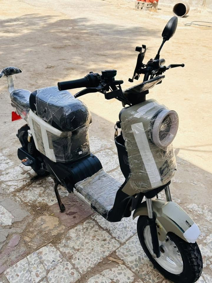 السلام عليكم للبيع دراجة شحن R9 ونلي بطاريات جوة 3 22 امبير بيهن وحده تافخه وثنين توه بده وكف ماستمر وفوك 2 جدد 32 امبير دراجة كاملة تشتغل وتمشي ماتهبط ولا تصرف شحن سعرها 300 قفل 🔒 العنوان البصرة الهارثة للاستفسار ***********
