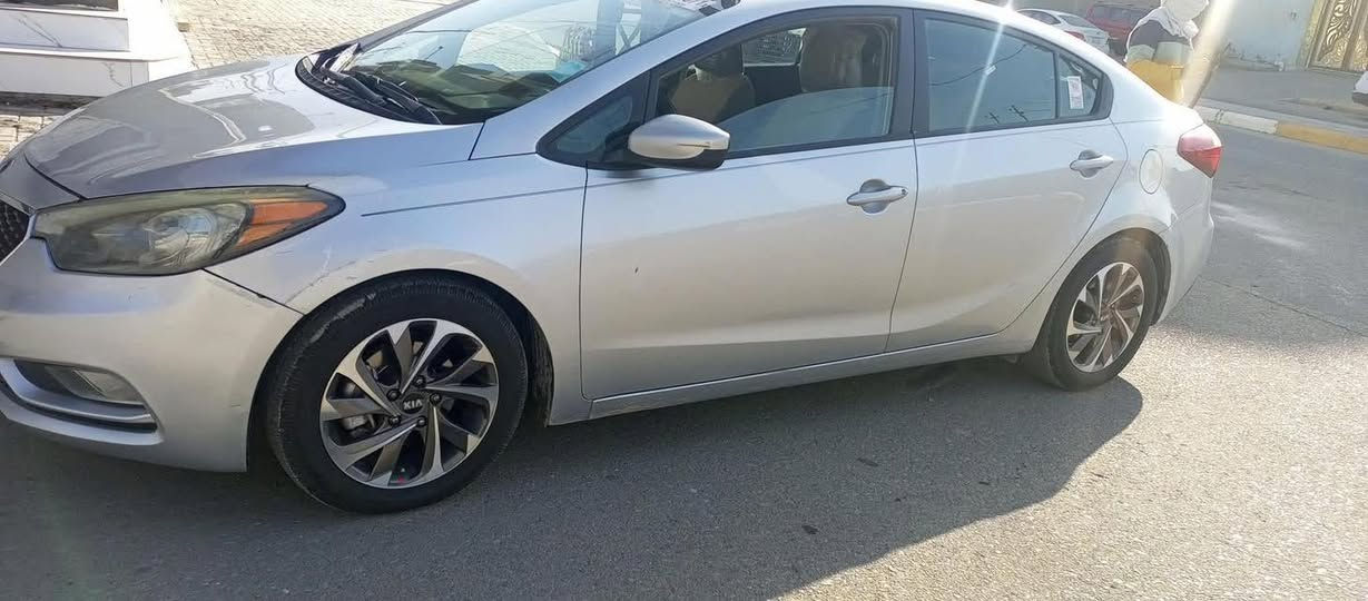 سلام عليكم فورتي 2015 محرك2000 سياره جاهزه من كلشي موصفات كامره تحكم استيرن نظام اسبورت 
مكان السماوه للبيع سعر115
رقم الهاتف***********
