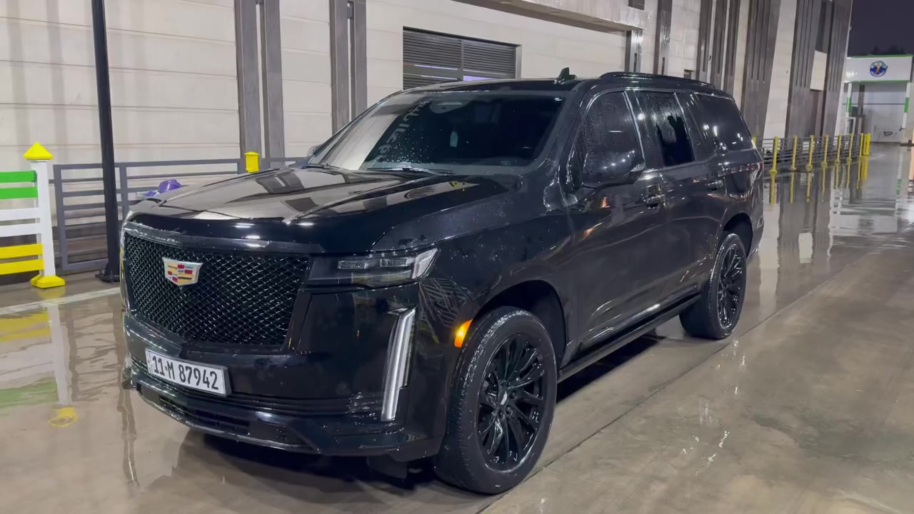 كاديلاك اسكاليد ( 2022اسبرسو) وارد امريكي صور الحادث بلمنشور
ماشي 59 ألف حقيقي

السيارة جديدة بمعنى الكلمة   
تخم تاير + تخم دسكات باتري كله جديد 

رقم بغداد باسمي تحويل ثاني يوم

المواصفات:
تشغيل عن بعد
36 سماعة
كشنات مساج
سقف شامو
5 كاميرات
5 بصمات
فور ويل
كشن رجاج
دوسات كهرباء
داتا شو
بانوراما
لايت زينون عالي وواطي (5 عدسات)
4 شاشات (دشبول + سقف + كشنات)
جنطة ذكية
رادار تحديد مسار
رادار خلفي
رادار أمامي
رادار جانبي
كشنات تدفئة وتبريد (سايق + راكب)
كشنات أمامية تدليك
كشنات خلفية تدفئة
مرايا شفط
إشارة بالمرايا
كشنات جلد
كشنات خلفية منفصل VIP

كشنات كهرباء
ذاكرة ميموري (ستيرن + كشن)
ويل 22 بلادي

مكان تواجد السيارة بغداد  

السعر 625  ورقة وبي مجال 

ومستحيل اكو هيج سعر بالسوك 

الشراي يتصل وبالخدمة 

***********
