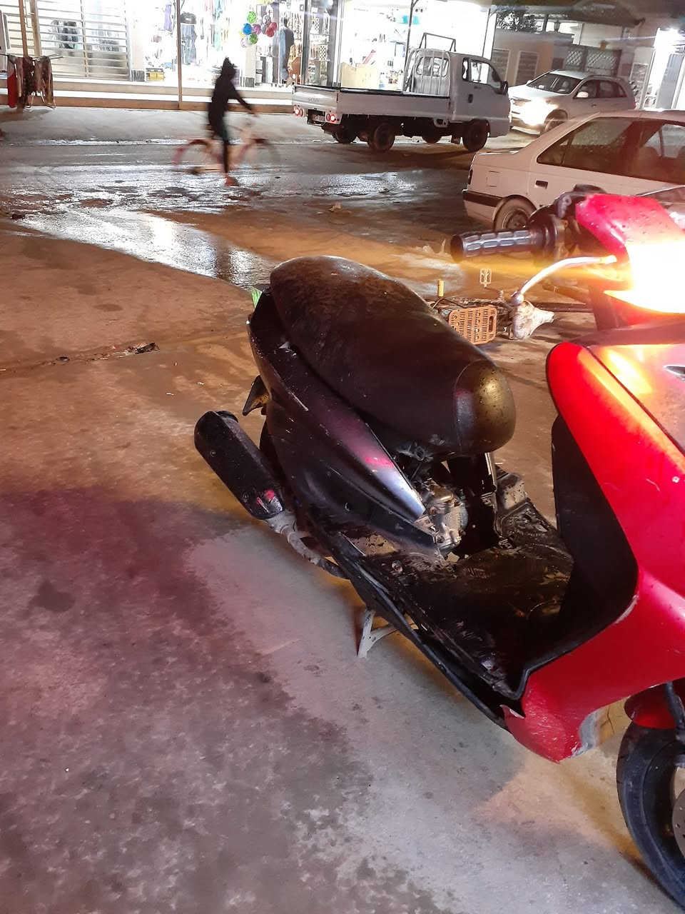 سلام عليكم دراجه البيع دراجه نقصه بس كابريتر دراجه مستعجل علا بيعته السعر ٣٠٠ وبيه مجال بصيط ***********
