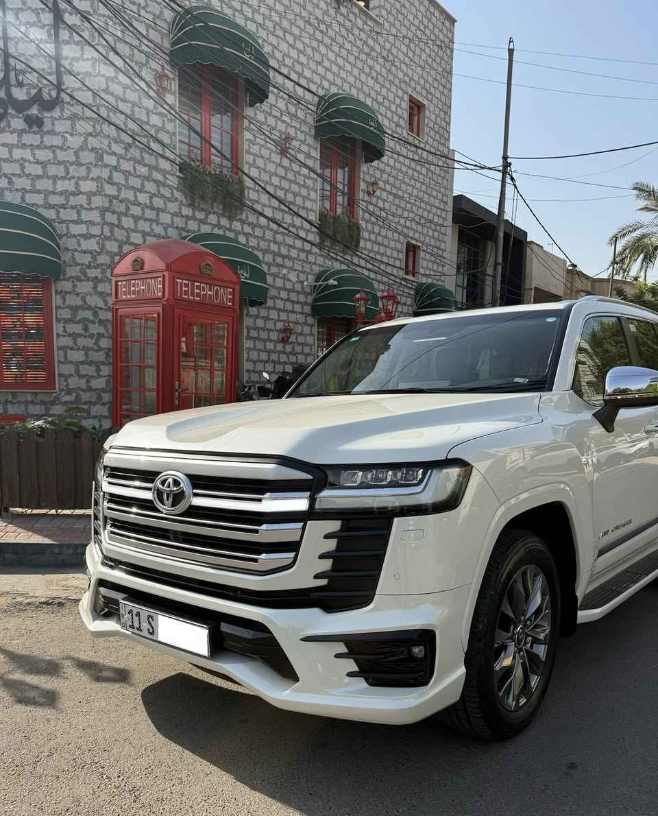 السلام عليكم 
من رخصتكم اخواني الاعزاء
لاندكروز (vx) 2023 لميتد فول مواصفات تويوتا العراق (ساز) للبيع
محرك 4000cc سته سلندر (V6)
عداد المسافة: (26000) ستة وعشرون  الف كيلو متر حقيقي 
مغلفة بافلام حماية ppf امريكي اصلي مع الضمان
رقم بغداد بأسمنه تحويل مباشر
بصمة ابواب عدد (5)
تشغيل عن بعد
باب الصندوق كهرباء
فتحة سقف سلايد روف
المرأة الوسطية والجانبية ذات التعتيم الذاتي 
حساس امامي خلفي 
ويل كب حجم 20 
رادار امامي وخلفي
زراك لايت 
ثلاثة شاشات و اربعة كاميرات 360 درجة 
تدعم أندرويد أوتو (Android Auto) وآبل كار بلاي (Apple CarPlay)
سماعة رأس عدد 2
مقاعد الامامية كهربائية وجميع المقاعد جلد
تبريد وتدفئة في المقاعد الامامية وتبريد فقط في المقاعد الخلفية
ذاكرة خزن في مقعد السائق
شاحن وايرلس
وباقي المواصفات المعروفة 
جميع برامج الصيانة للسيارة في شركة ساز وتستطيع التأكد بنفسك من خلال رقم الشاصي
مكان السيارة بغداد المنصور خلف مطعم الساعة
السعر : 69700$ يعني (697) ورقة وبيه مجال
للاستفسار  ارجو الاتصال على الرقم 0️⃣7️⃣7️⃣1️⃣4️⃣4️⃣7️⃣0️⃣3️⃣1️⃣6️⃣
واني بخدمتكم 
اخوكم دكتور محمد
تحياتي لكم جميعاً
