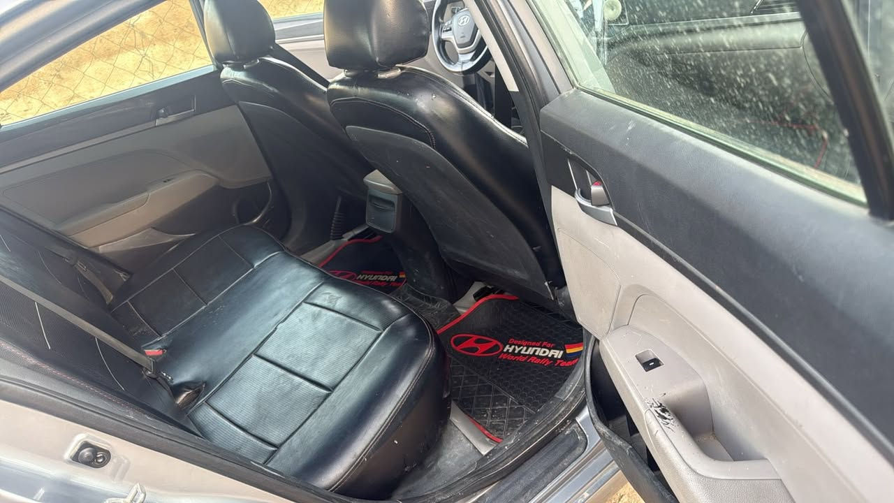 - السلام عليكم شلون الطيبين 
- هونداي النترا 2017 
- مواصفاتها معروفه 
- حادثها بامريكا جاملغ جه السايق
- صور الحادث موجوده 
- السياره بدون ايرباك
- بالعراق صارت بيها طخه بالجاملغ جه الصدر 
- السياره حلوه ونضيفه وكاعده 
- مكانها بغداد الكرخ ***********
- السعر 122 وبيها مجال
