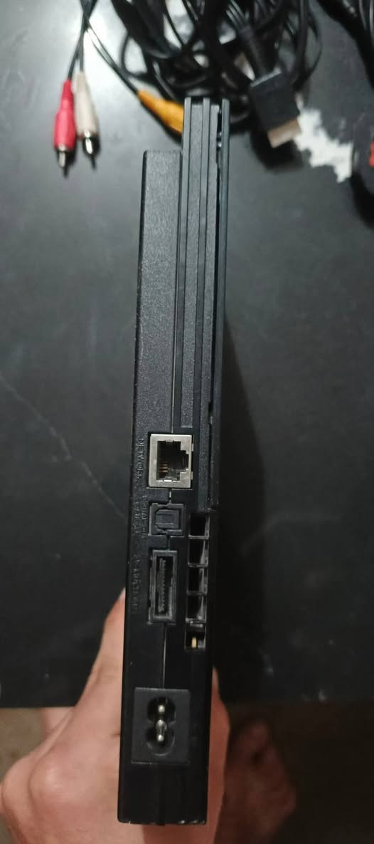 سوني 2 للبيع
فلاش 32 GB
تقريباً 60لعبة بي 
كيبل AV ثلاثي فيوز اصلي 
فيش اصلية 
جوستك  عدد 2    
السعر 50 الف
للاتصال والاستفسار: ***********
مكاني موصل حي القدس
