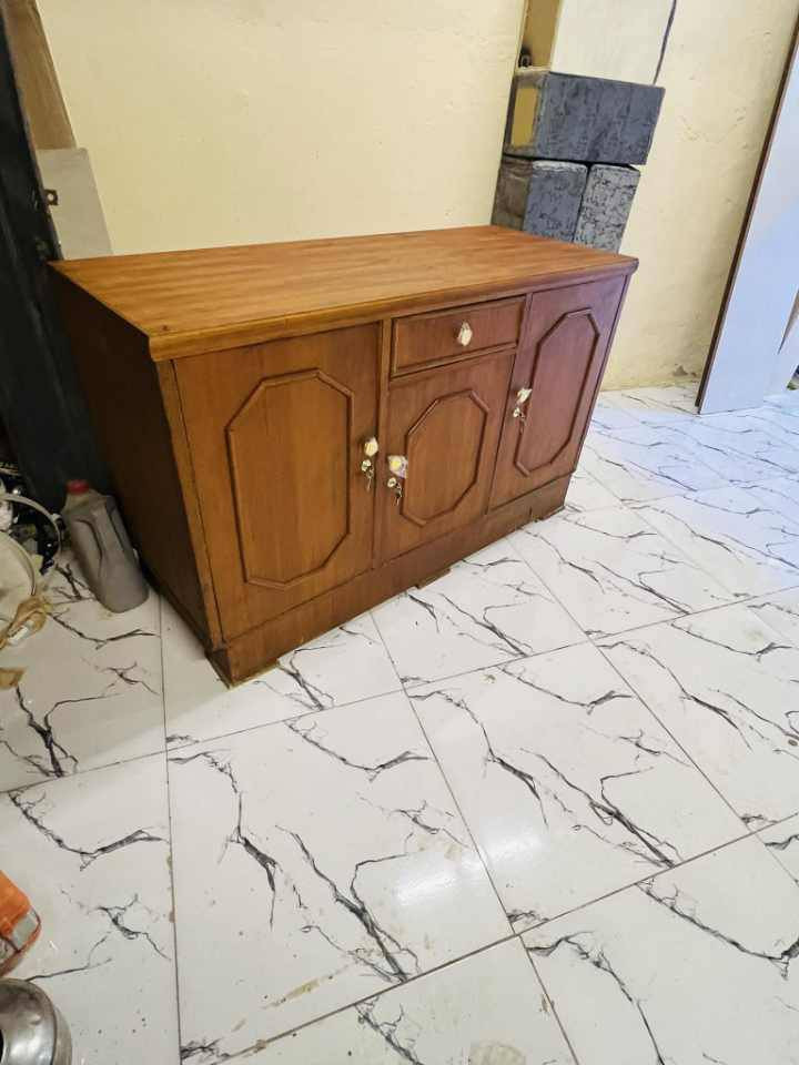 بوفيه نضيفه كلش اخت الجديده نضافة 95💯 
3بوب يدات جدد قفاله جدد داخل نضيف كلش الارتفاع 60 العرض 150
 العنوان بالحسينية الراشدية بالجريخي يم جامع اسد الله الغالب


**إذا كنت صاحب هذا الإعلان وتريد حذفه لأي سبب، رجاءا أرسل رسالة إلى الدعم الفني**