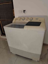 غساله حوضين ١٢ كيلو نضيفه جدا فقط التنشيف فجئه وكف سعرها ٥٠ مكانها بغد...