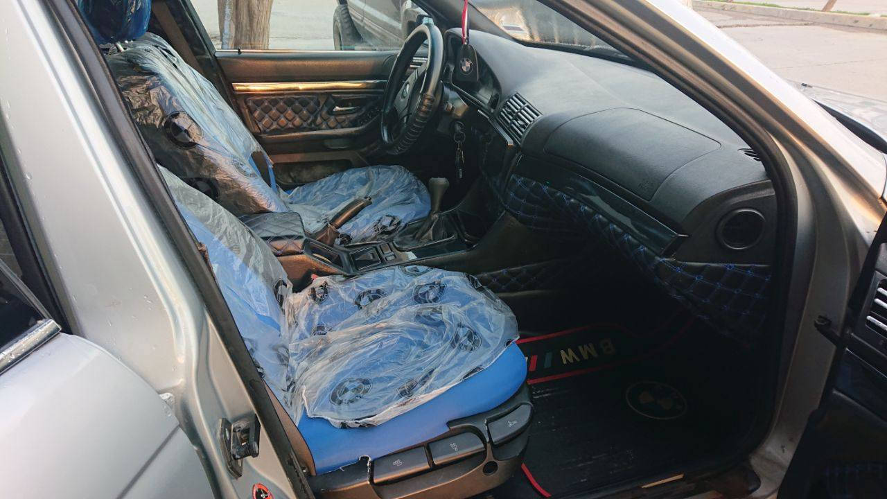 BMW سه قه ر مؤديل 1997
ئارمي پلاسیکی سلیمانی
موس و براوه به شه رت 
مه كينه 523 گیرعادی

4جام کاره با
ئاوينه كاره با
شاشه ئايپاد لايت ئه لقه
ته برید سارد وگه رم مه زبوته
مه کینه ي زؤر خاوینه و بانزين که مه خوا
نرخي 47 $ وه ره قه كه ميك معامه له
ژ:*********** السليمانية, العراق
