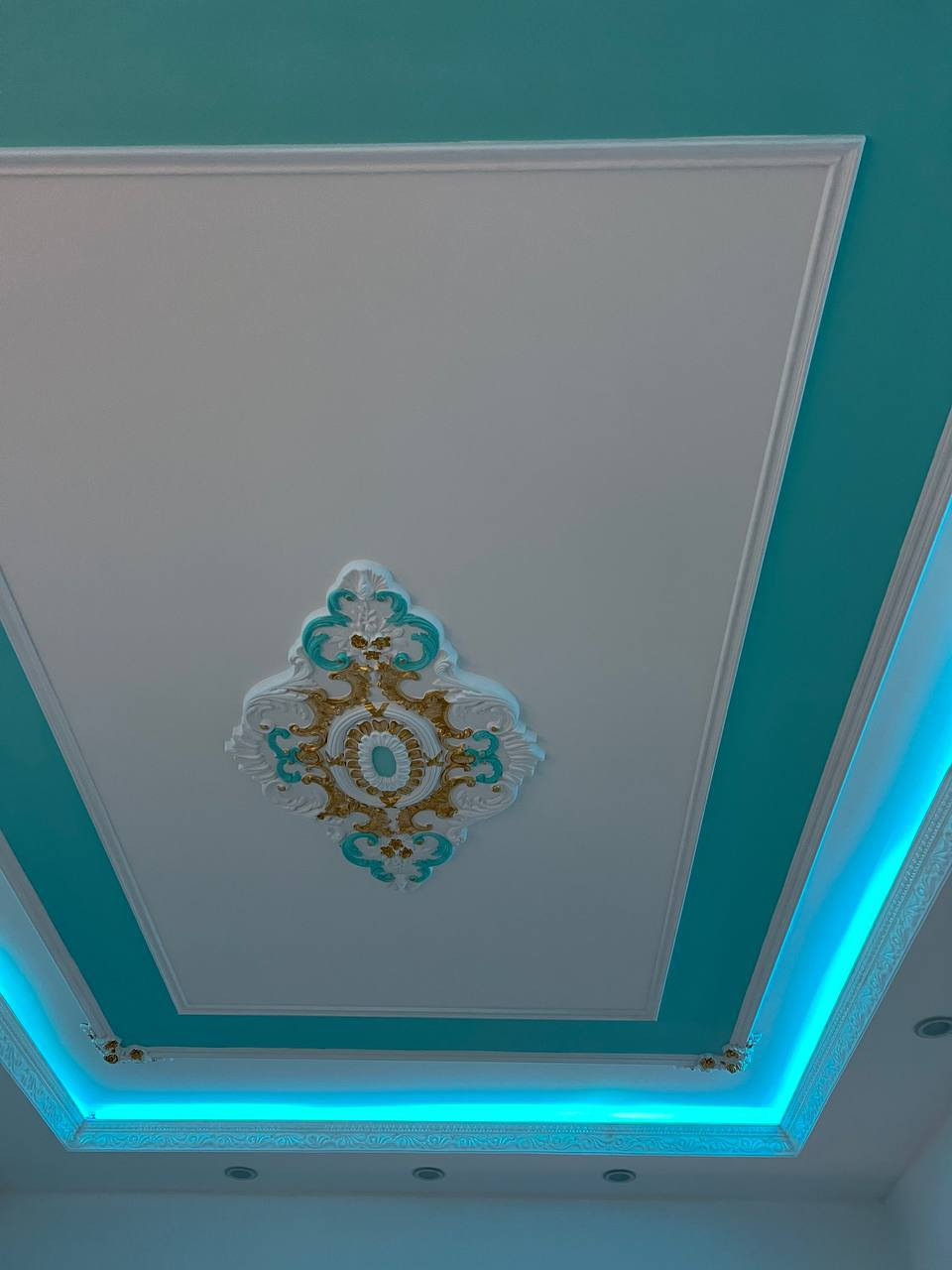 نرسم الخـيـال مع💯💯
رفيقكم في جميع الديكورات 
وفنية متخصصة ومحترفة بأعمال الديكور الداخلي و لجبسن بورد 
#تميز_بإختيارك ♻️زووووورونا🖐️
اروع واجمل التصاميم الهندسيه🏛
وكادر مميز وذو خبره عاليه🏢
بديل الخشب 🏚️
بديل الرخام 🌄
جبسن بورد🏗

للاستفسار مراسله الصفحه🏰
او الاتصال🌌بي وات ساب 📲
***********
