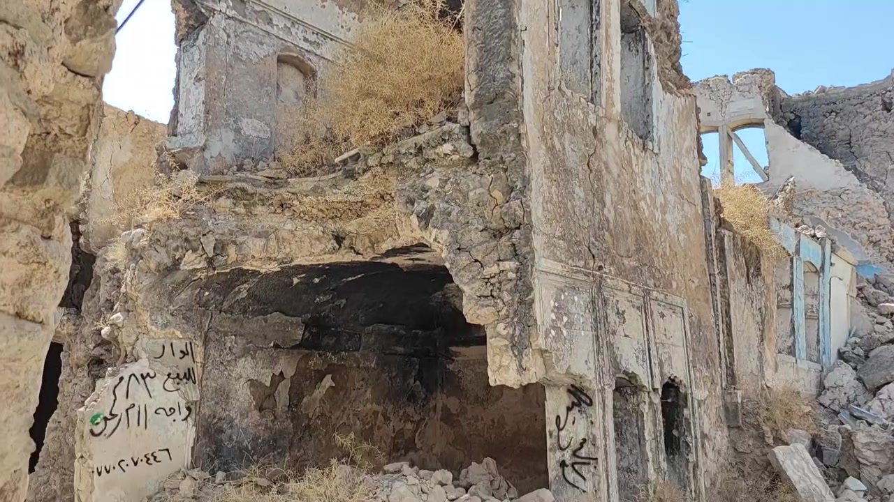 دارللبيع بحساب ارض منطقه حوش الخان من جهه النبي جرجيس وسوق السمك قريب حييل للشارع العام سياره للباب تصل مساحه٨٣ م
واجهه١١م سندطابوالسعر٤٥ وبي مجال مكتب البرللعقارشارع المكاوي***********/***********
