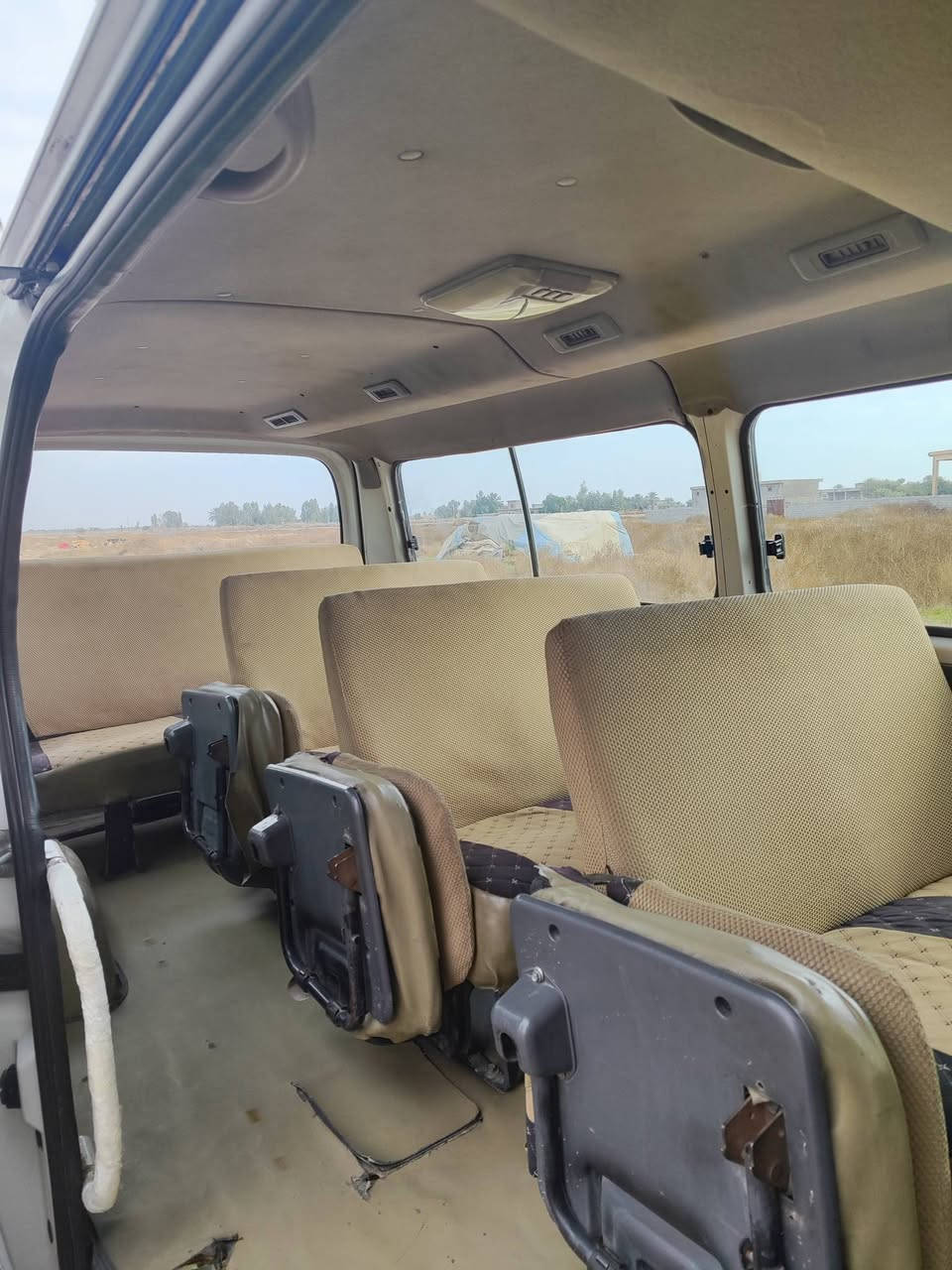 سلام عليكم للبيع موديل 2011،🚍 
مكينه وكير 💯خير من الله 
رقم بغداد تحويل مباشر
السياره كفاله من الضربه والصبق💯
تخم تاير صدر امامي خلفي جديد 
السعر 155💵 وبيه مجال قليل
المكان بغداد أطراف الشعله🏛️ 🏡
رقم *********** كورك
***********
