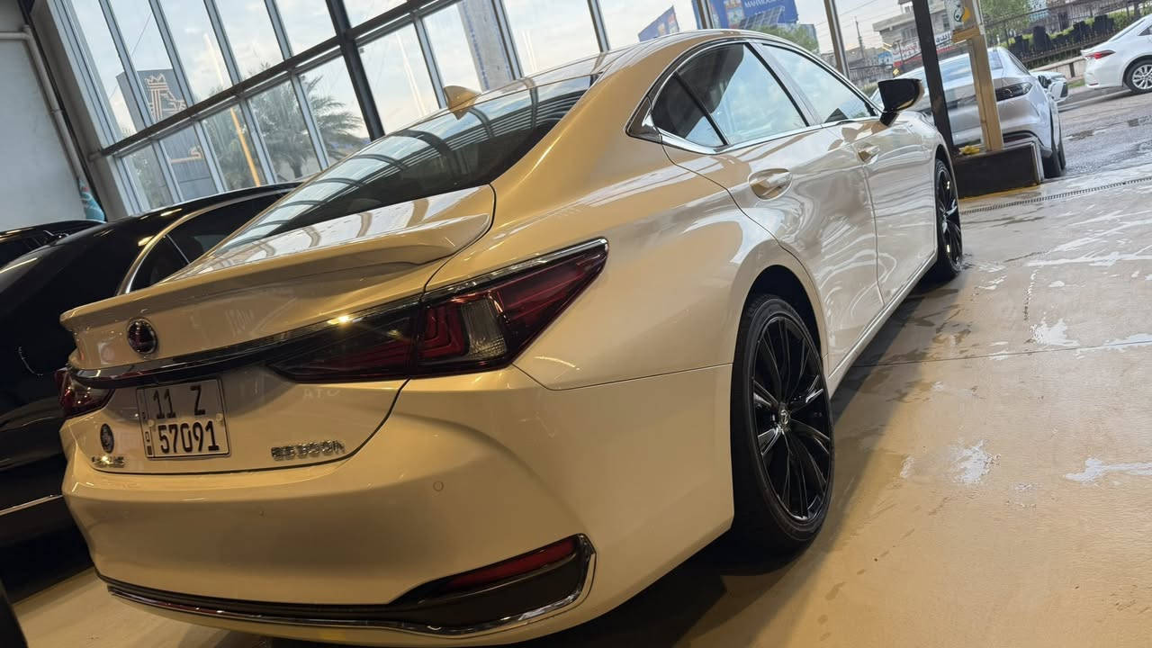 السلام عليكم ،

لكزس ES300h
2024
خليجي وكالة عبد اللطيف جميل
ماشية ١٢ الف كيلو فقط
بدون اي صبغ او بارد او شخط
رقم بغداد 

السيارة كل صيانتها بشركة لكزس بغداد 

السعر : 34,500 $

***********
***********
