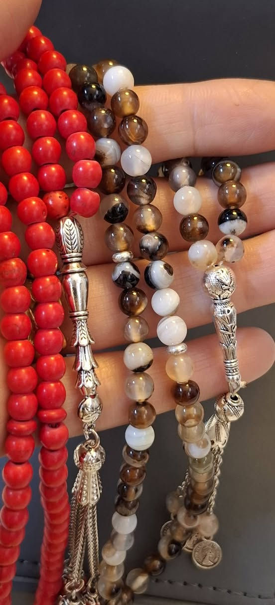 مجموعة من المسابح حجر طبيعي 101 حبه حجم 8 ملم

حجر الروز كوارتز الطبيعي 

حجر العقيق المجزع 
معروف الجزع الي يحمله يحمل من يسبح آلة بالنيابة عنه 
الروايات تكول اي شخص يحمل سبحة الجزع بأيده هي السبحة تسبح اله 

وايظآ سبحة المرجان الاحمر الكورال (مُعالج فقط اضافة لون )

سعر القطعه الواحده عرض خاص بسعر الجمله 

8,000 فقط  🔥🔥
توصيل بسماية 1,000


**إذا كنت صاحب هذا الإعلان وتريد حذفه لأي سبب، رجاءا أرسل رسالة إلى الدعم الفني**