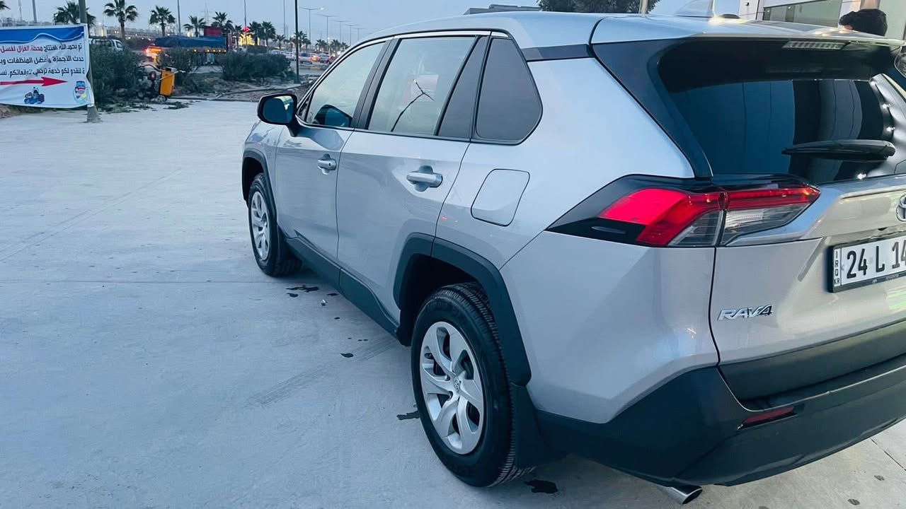 راف RAV 4
المواصفات Le
كلين تايتل اللون سلفر 
رقم دهوك جديد هزه جديده
بدون صبغ كلين 
به رصعات قليله متفرقه 
السعر 230 وبه مجال قليل 
 
 اسيا:***********
زين           :***********
السياره ماشيه 60 الف 
موديل 2022 
 مكلف بنشر خابر ع الارقام 🫡
