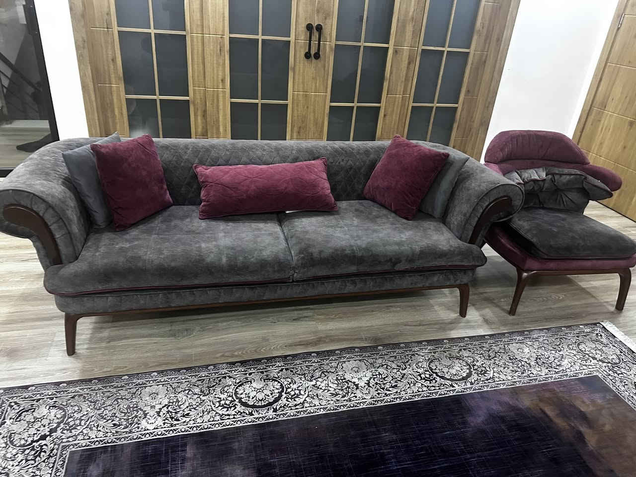 قنفة تركي مستعمل حالة جيدجدا سعرها 500000 دينار مكان اربيل  رقم تلفون ***********
