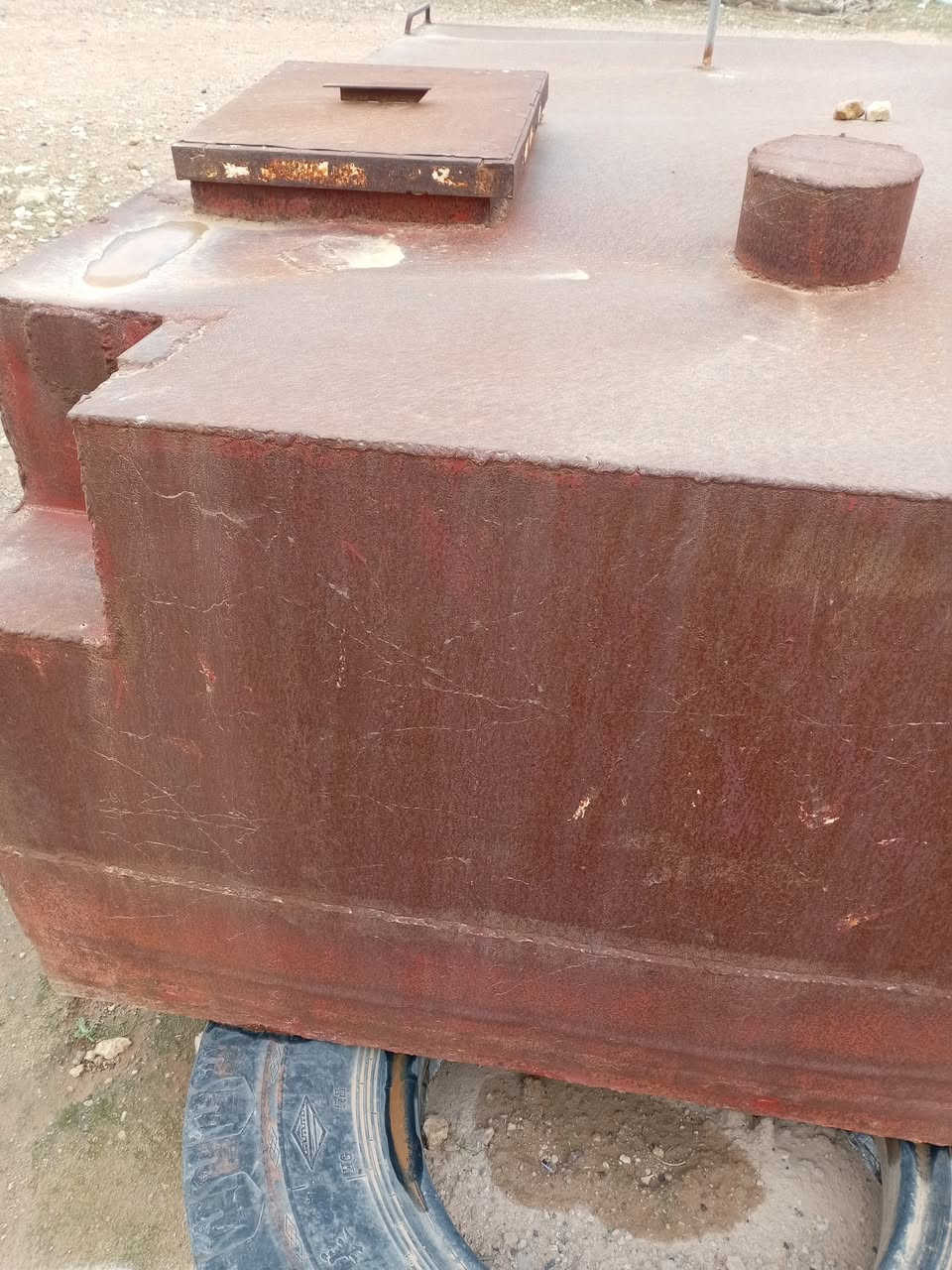 السلام عليكم ورحمة الله وبركاته تانكي للبيع ٢٠ برميل عنوان الأنبار قريه جباب استفسار اتصل ع الرقم غير متواجد ع الفيسبوك ***********
