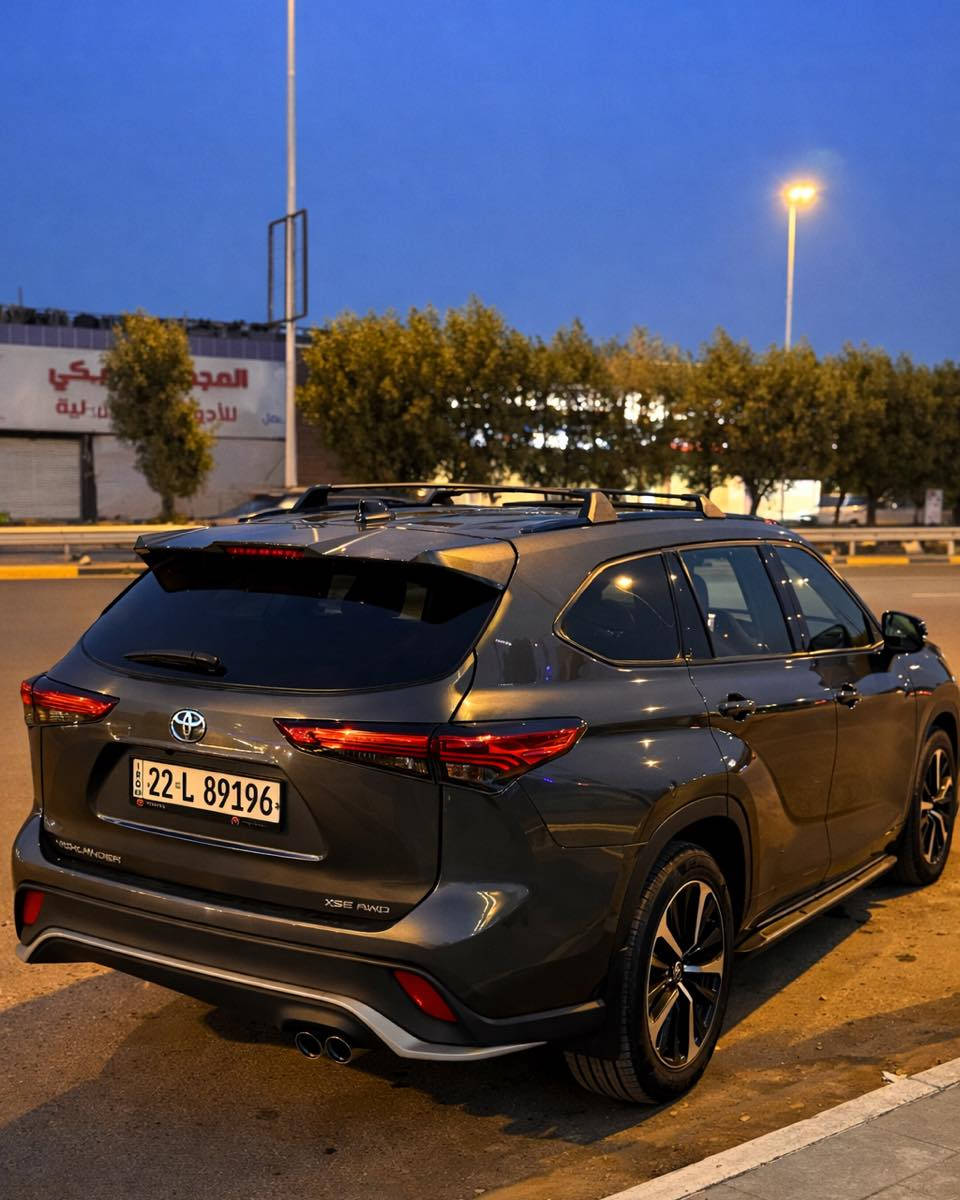 تويوتا هايلاندر XSE AWD موديل 2022 — فل مواصفات — بحالة وكالة

🚙 للبيع أو مراوس بسيارة جيب Jeep
سيارة عائلية ورياضية بنفس الوقت تجمع بين الفخامة، القوة، والاعتمادية المعروفة من تويوتا.

🔧 المحرك والأداء  
▪️ محرك 3.5 لتر V6  
▪️ نظام دفع رباعي AWD  
▪️ أداء قوي وثبات عالي بكل الطرق  
▪️ قيادة ناعمة ومريحة جداً  

✨ المواصفات الخارجية  
▪️ فئة XSE الرياضية  
▪️ لون مميز وجذاب  
▪️ رنكات رياضية أصلية  
▪️ ليتات أمامية وخلفية LED  
▪️ سلايد روف
▪️ دعاسات جانبية  
▪️ جناح خلفي سبورت  
▪️ حساسات أمامية وخلفية  
▪️ كاميرا خلفية  

✨ المواصفات الداخلية  
▪️ مقاعد جلد رياضية مريحة  
▪️ مقاعد صف ثاني منفصلة (Captain Seats)  
▪️ تبريد وتدفئة مقاعد  
▪️ شاشة وسطية كبيرة متعددة الاستخدام  
▪️ نظام صوتي ممتاز  
▪️ تشغيل بصمة  
▪️ شاشة معلومات متعددة في العدادات  
▪️ إضاءة داخلية محيطية  
▪️ تحكم بالمناخ ثلاثي المناطق  

🛡 أنظمة القيادة والسلامة  
▪️ نظام اختيار أنماط القيادة (Sport / Eco / Normal)  
▪️ أوضاع الطرق الوعرة (Mud & Sand / Rock & Dirt / Snow)  
▪️ نظام مانع انزلاق  
▪️ نظام ثبات إلكتروني  
▪️ فرامل إلكترونية مع Auto Hold  
▪️ مثبت سرعة  
▪️ وسائد هوائية متعددة  

🇺🇸 السيارة وارد أمريكي (كلين) — فقط دعامية أمامية  
السعر :33,000$ قابل  للتفاوض
للاستفسار : ***********
