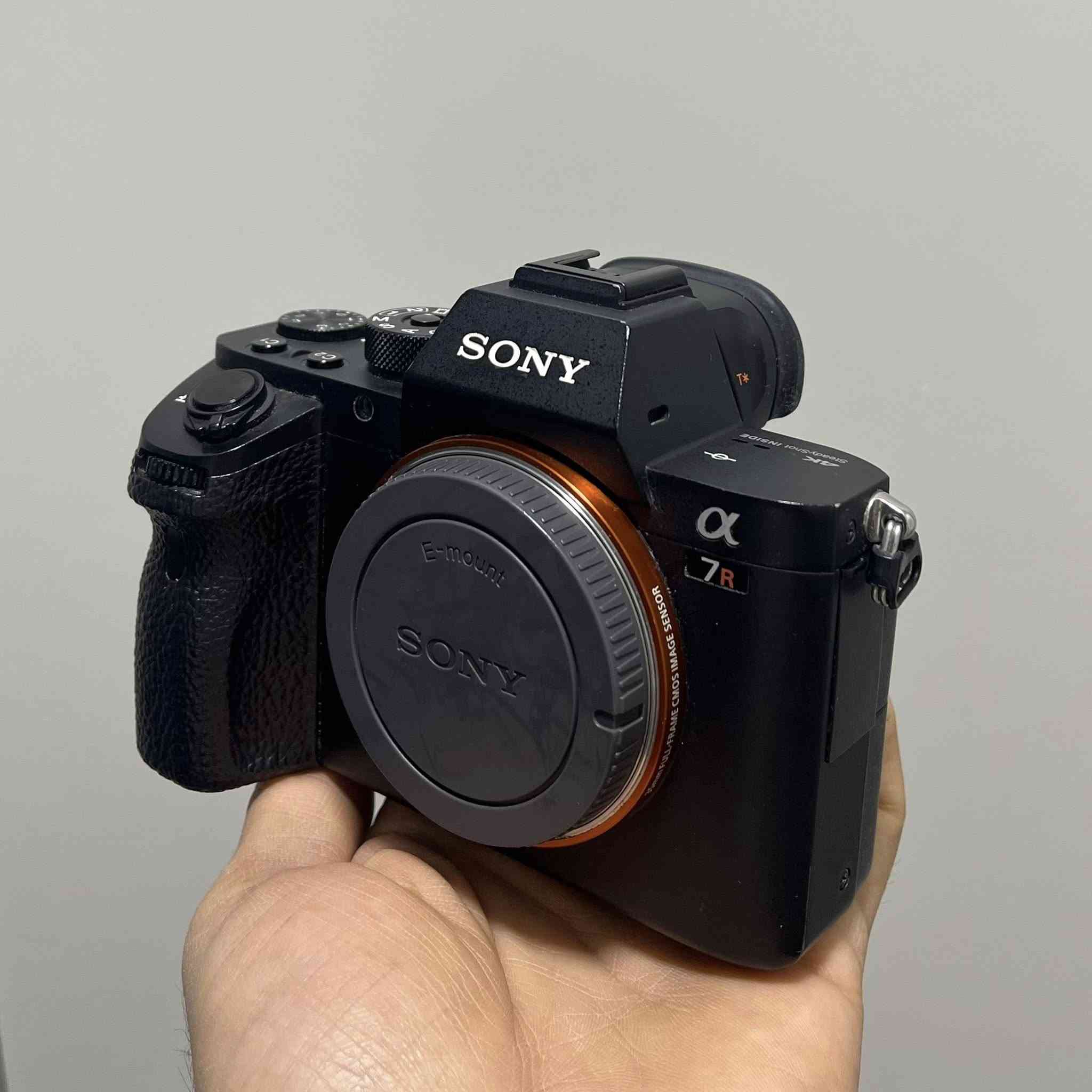 📸 للبيع – Sony A7R II بحالة ممتازة
كاميرا نظيفة جداً استخدام شخصي 
ما بيها أي خلل، الفحص مفتوح

🔹 مرفق وياها:

 • 2 بطارية + شاحن


**إذا كنت صاحب هذا الإعلان وتريد حذفه لأي سبب، رجاءا أرسل رسالة إلى الدعم الفني**
