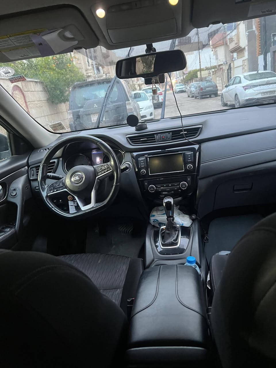 السلام عليكم
روج 2018 sv 
 
المواصفات 
بصمه 
كشن تدفئه 
خزن كشن 
ثلاث انظمه قيادة 
تدفئه مرايا 
كير ومحرك شرط 

الحادث فقط باب الصندوك
ايرباكات سليمه 
بيها ملاحظتين بسيطه 

السعر 185

للاستفسار 
***********
