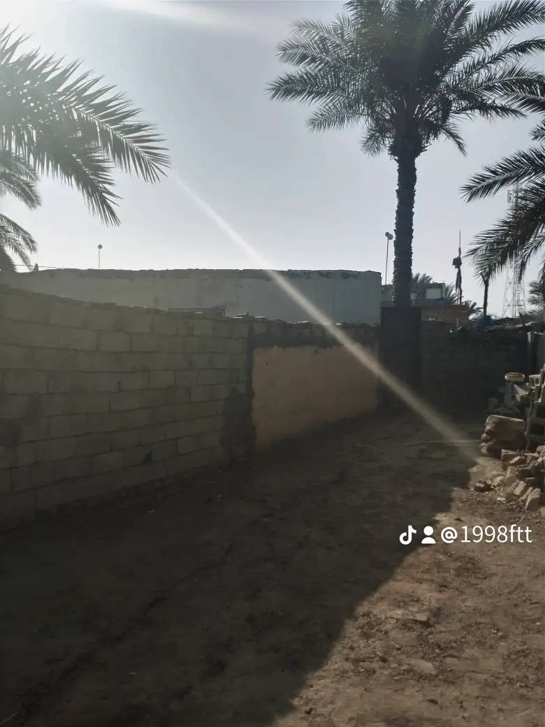 السلام عليكم بيت للبيع الحمزه الشرقي في منطقه السدير على طريق السياحي قريبه من الشارع على طريق السياحي يتكون من اربع غرف و30 نخله السعر ب 50 مليون‏‪***********‬‏
