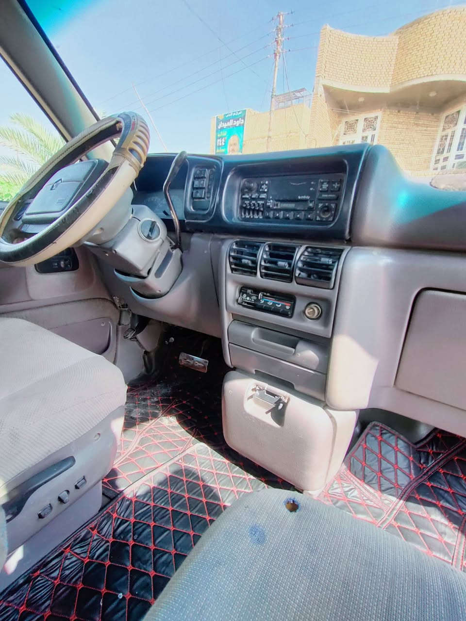 السلام عليكم سيارة كلايسلر موديل 94 سبعة راكب رقم كربلاء انكليزي باسمي قبل شهرين استلمت السنوية والأرقام الانكليزي سياره مكفولة ما عدا التبريد كشن كهرباء جنطة كهربائي دوشمه جلد فتحة فيت بم داخل السيارة تواير جدد حتى الاسبير باتري جديد حدادية جديده مشط وباور جديد كير و محرك شرط
للبيع 45 او المراوس موديل اعلى ونتفق على الفرق 
مكان الناصرية مركز ***********
