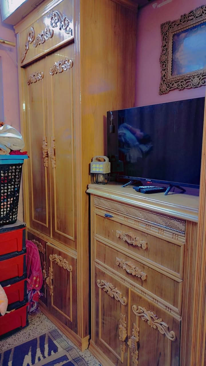 غرفة فصال صاج عراقي 6 بواب ملحق جكامج سري مستخدمة شي قليل شرط اخو جديد بدون دوشك السعر مليون و خمسمية وبيها مجال عنوان موصل الايسر حي النور تواصل  *********** غير متواجد عل فيس
