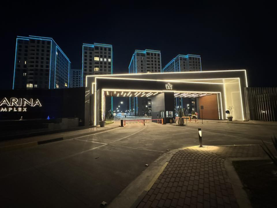 السلام عليكم
شقة مساحة 189 منر مجمع بغداد مارينا 

مدخل 
حمام ضيوف
صالة 8.5*4
مطبخ 
3 غرف نوم واحدة ماستر 
حمام مشترك
لوندري 
مخزن صغير 
الشقة مجهزة بكاونتر وطباخ وساحبة
تبريد Vrf نوع GE غني عن التعريف
الشقة طابق عالي 
فئة B
اطلالة خارجية 
السعر كاش 390 مليون 
وتس ***********
