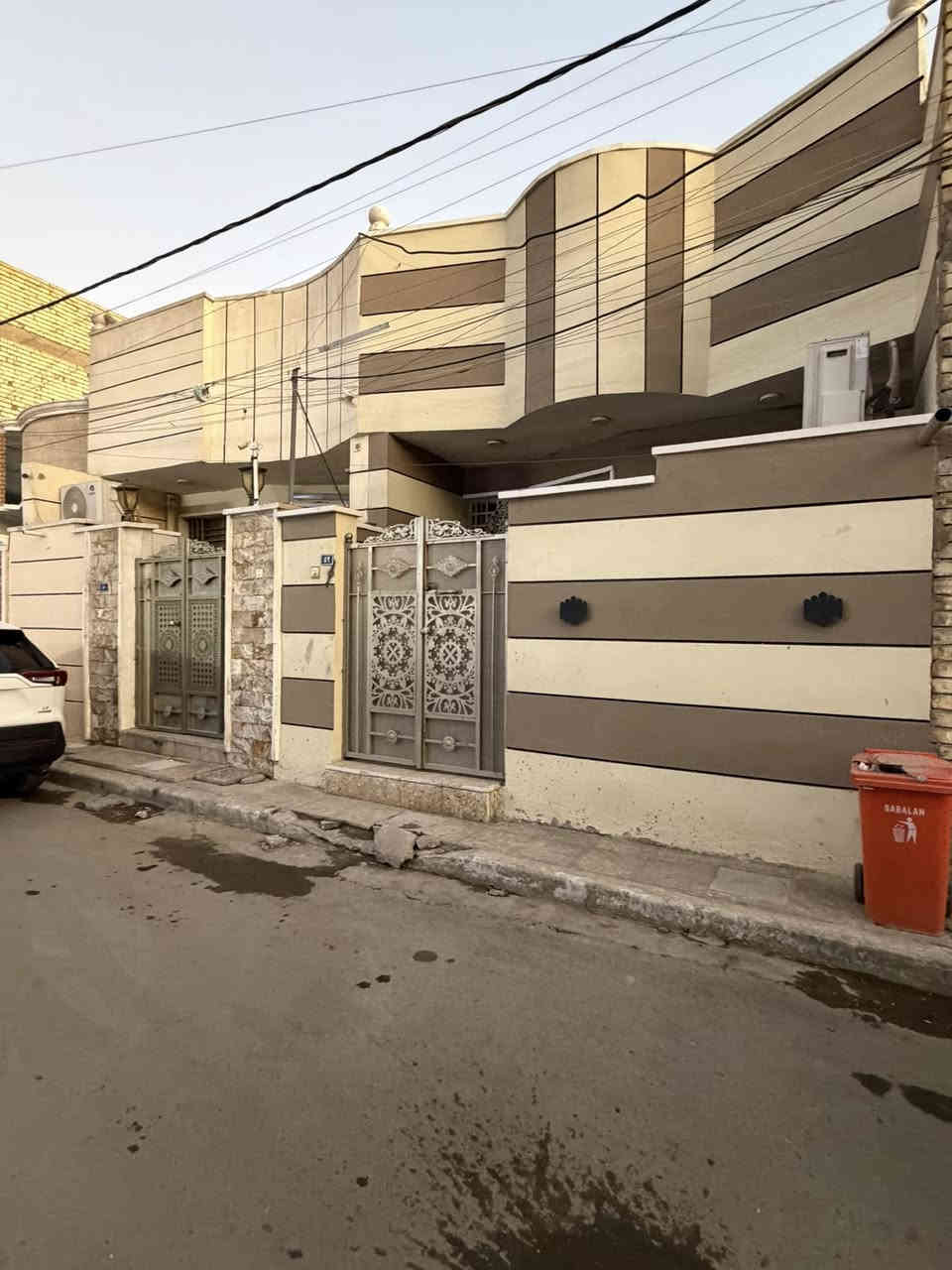 السلام عليكم يوجد لدينا بيوت  للبيع مساحه 100متر وا مساحة 150متر هياكل وكامل تسلم مفتاح 🔐في منطقه ام الكبر غزلان مقابيل حي اور 600شارع علوه زوين مقابيل مخبز الروعه 
كافه الخدمات متوفره 
التبليط والمجاري والماء والكهرباء والاناره 
الاستفسار على هذا الرقم ***********
