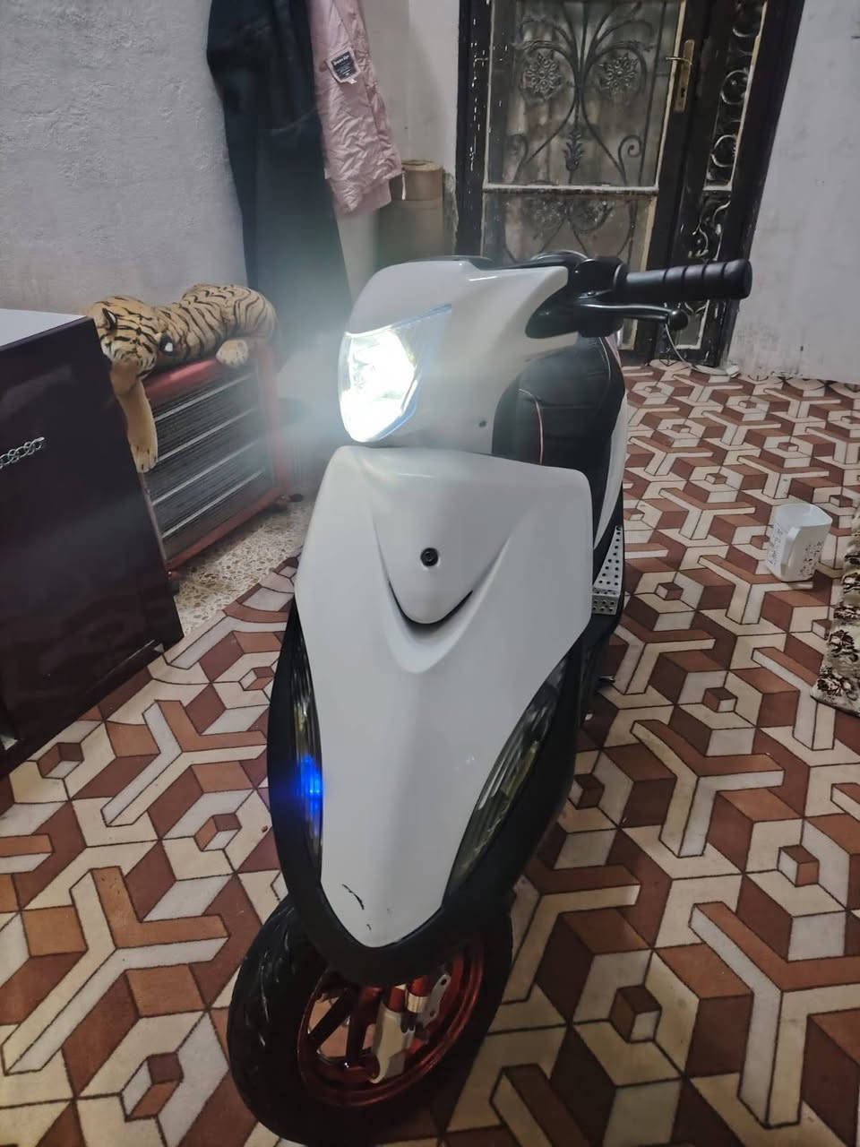 السلام عليكم دراجه ماكس عدله صارله شهر من نازله من الحاويه غراضه البلاد كله موجوده ويل بلادي دبل كدامي بدلادي كفر لون سمائي بلادي موجود وسواد كامل بلادي موجود المكان نجف كوفه سهله السعر 650 وبيه مجال قليل ومتوازي عليه كلش والمحرك 49 بلادي برغي واحد ما مفتوح *********** تواصل؟
