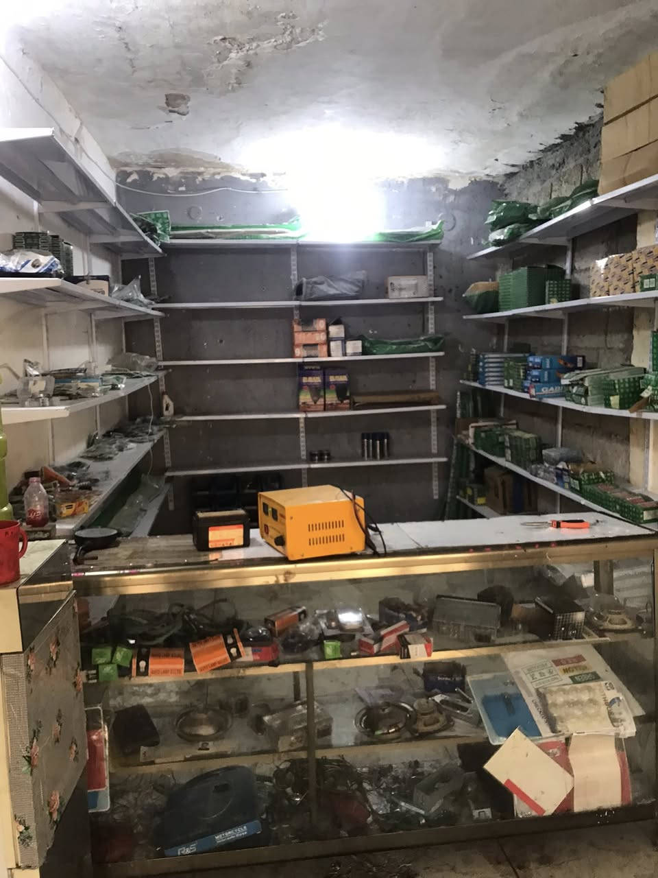 السلام وعليكم محلات للبيع الحسينيه ضهر السوق الصغير لاستفسار *********** /***********
