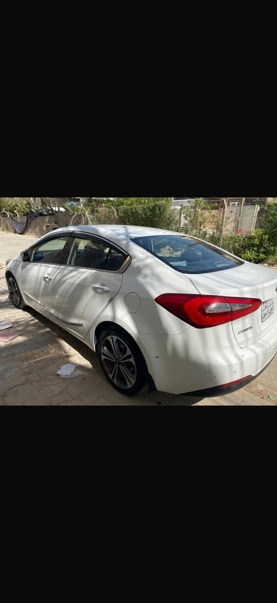 كيا سيراتو 2014 
فول مواصفات 
مخمل الداخل 
قطعتين تبريد 
بصمه فتحه فول 
ماناقصها شي 
السعر خاص 
بيها ملاحظه بل بنيد اثر حادث بسيط 
غير هذا الكلام كله مكفول 
تواصل اتصل 
+964 781 133 4871
