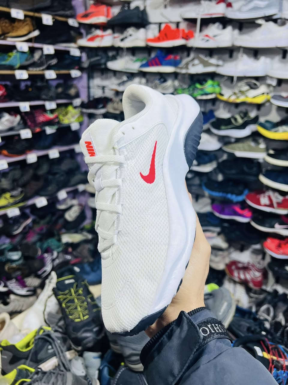 نایک 
نظیف ١٠٠٪
قیاس ٤٢

توصیل موجود


**إذا كنت صاحب هذا الإعلان وتريد حذفه لأي سبب، رجاءا أرسل رسالة إلى الدعم الفني**