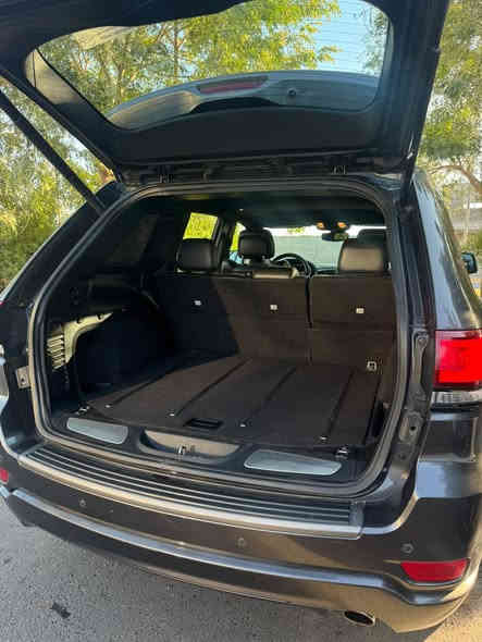 السلام عليكم
جيب بلاك توب 2017

فول مواصفات : فتحة سقف

تحكمات ستيرن شفتات ستيرن 

اطفاء المحرك ذاتي عند الوقوف 

كشنات جلد اسود / تدفئة

رادار جانبي تنبيه عند الاقتراب 

خزن ميموري كشنات كهرباء 

صندوك كهرباء تتحكم بي من يم السياق 

التنبيه عند الخروج من المسار 

سبيرهة بعدة منازل حتى العدة مالتة ممستخدمة 

كير محرك مكفولات السيارة 

الممشى85000 جديدة بمعنى الكلمة 

حادثهة بس بنيد بدون دواخل وبارد بسيط بالجاملغ

السعر 196 $  وبي مجال 

العنوان / بغداد - العامرية
***********
