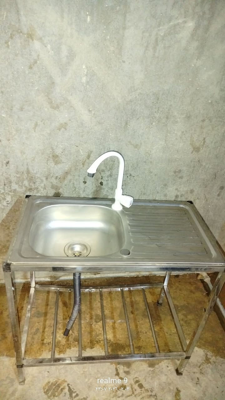 رفوف حديد الرف الواحد 20 الف وسنك للبيع السعر 20 الف الرفوف 5قطع الشهداء ابو غريب *********** واتس اب اثير *********** ابو ادم
