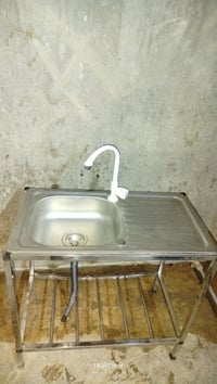 رفوف حديد الرف الواحد 20 الف وسنك للبيع السعر 20 الف الرفوف 5قطع الشهد...