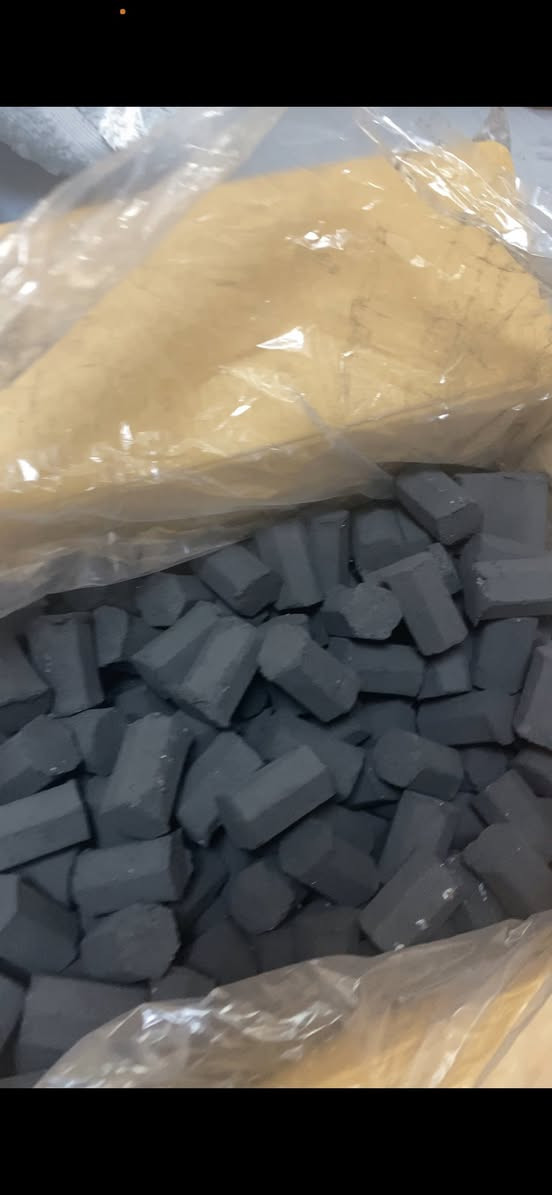 فحم درجه اولا موجود توصيل داخل بسمايه سعر الكيلو ٤ الاف فقط وسعر الكارتون كامله ٤٠ الف  ***********
