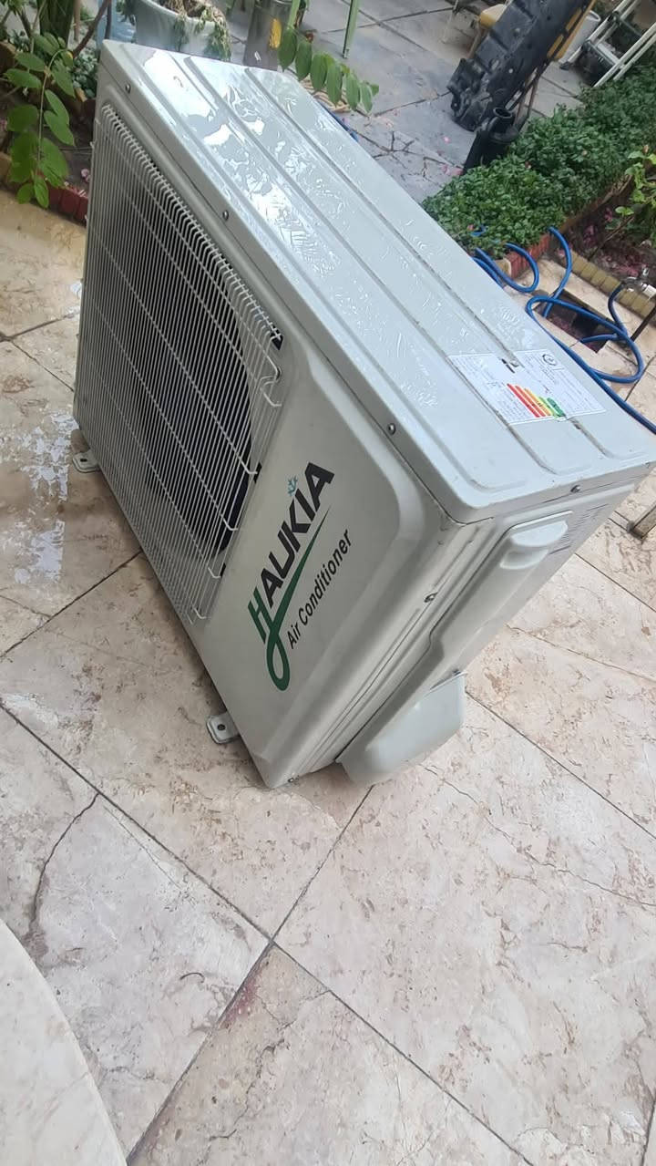 السلام عليكم ورحمة الله وبركاته 
قطعة خارجية نوع اوكيا طنين استخدام ونظافة كما واضح في الفيديو مكفولة من أي عيب وخال العنوان ابو الخصيب حمدان السعر ٣٠٠ الف ***********
