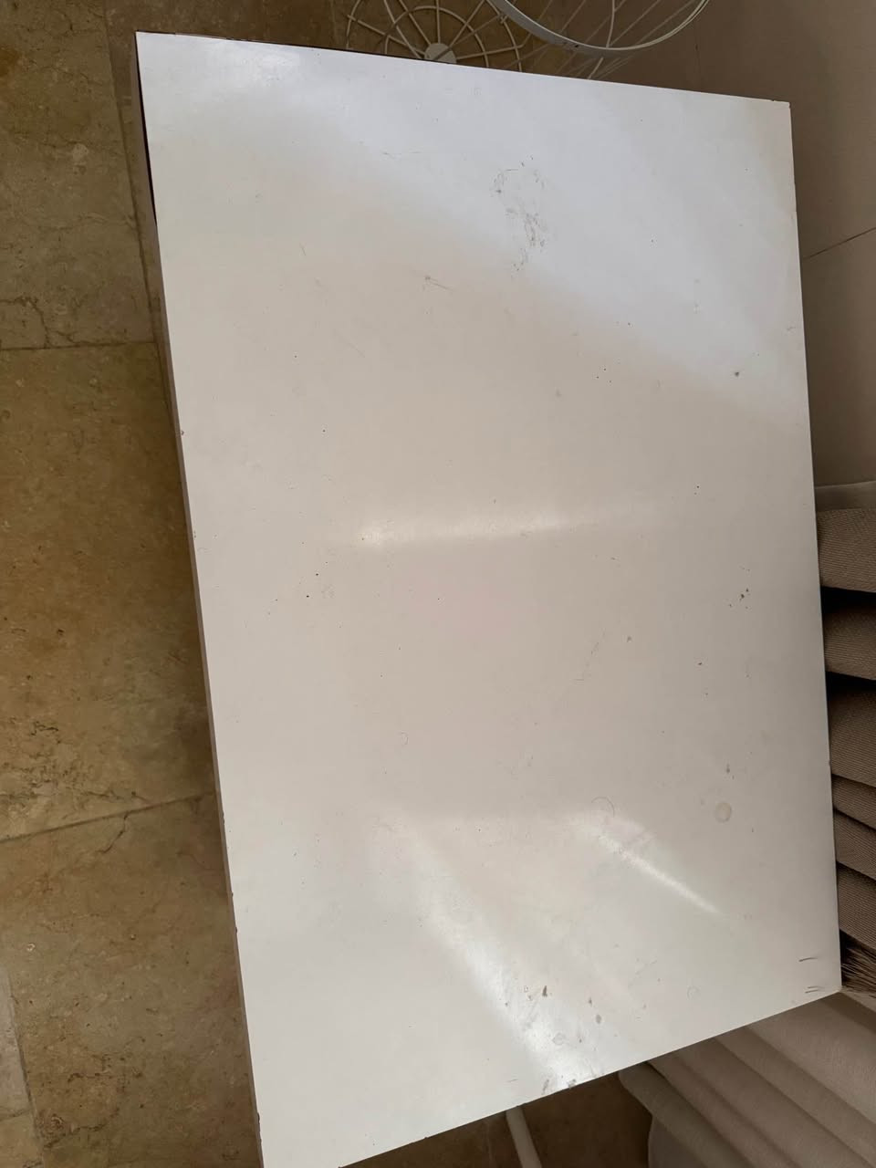 للبيع طبله السعر 60 وبيها مجال تسكام مو سوكيه تشبه طبلات ايكيا قياسها الطول 90 العرض 60 الارتفاع 50  بس هذا الخلل بيها شلنه ومااعرف لان بالكاع حطوها هيج صارت كربلاء, العراق


**إذا كنت صاحب هذا الإعلان وتريد حذفه لأي سبب، رجاءا أرسل رسالة إلى الدعم الفني**