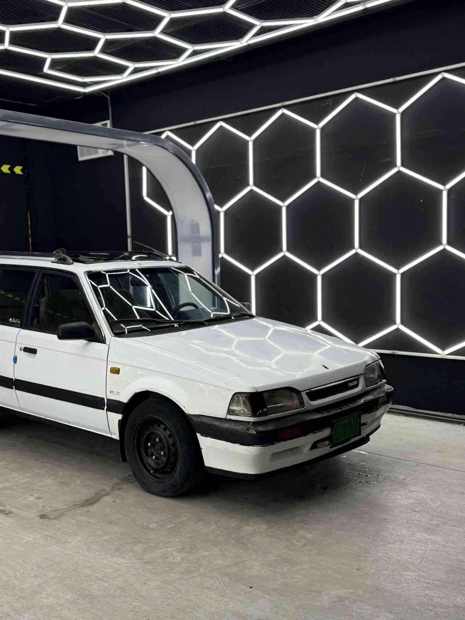 السلام عليكم مرحبا اخواني الاعزاء 
مازدا موديل  1991
مكينة الاصلي البلادي حجم 323
لايتات زينون 
يعوزها طخم تاير جديد 
عليها ادامة كامله من طخم الى دسكات يعني سيارة ما ينقصها الا امور بسيطه
جاماتها يدوي(جوبي)
الجامة الاماميه مفطوره
غرفتها حلوه ونظيفه
رقم نينوى الاخضر مبلشين بالمعامله تجي تكمل انت
واكيد شرط التحويل 
وش تحتاجون تفاصيل اضافيه  هذا رقمي واني حاظر
بخصوص السعر 25 ورقة بيها مجال بسيط حكً جيه
*********** عبدالله
