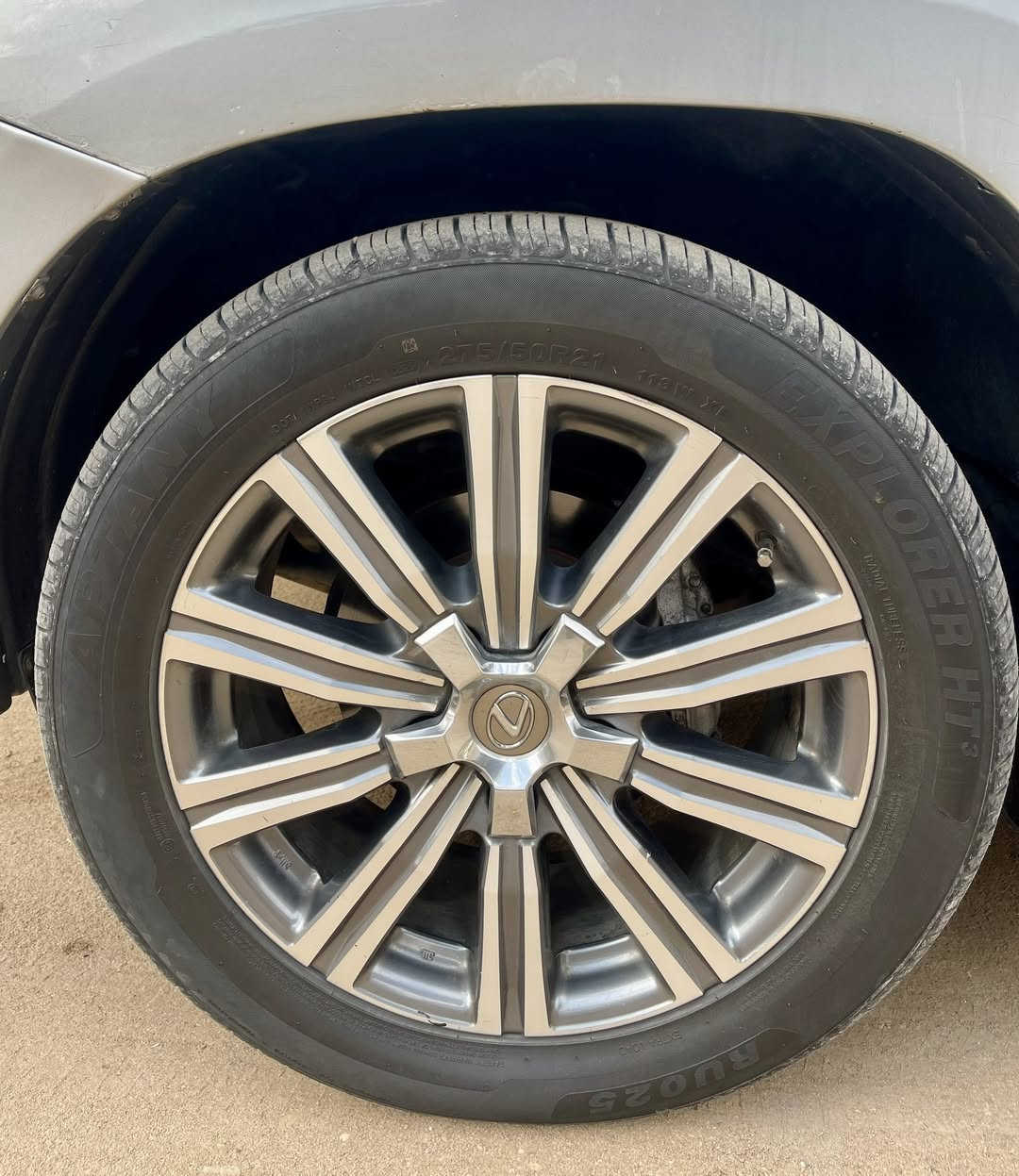 ويل كب لكزس للبيع 
ويل كب لكزس اصلي للبيع
نظافة98‎%‎ مع تخم تاير  يرهم على جميع الموديلات  
سعر 7 ورقات وبي مجال
عنوان : البصرة
رقم الهاتف : ***********
