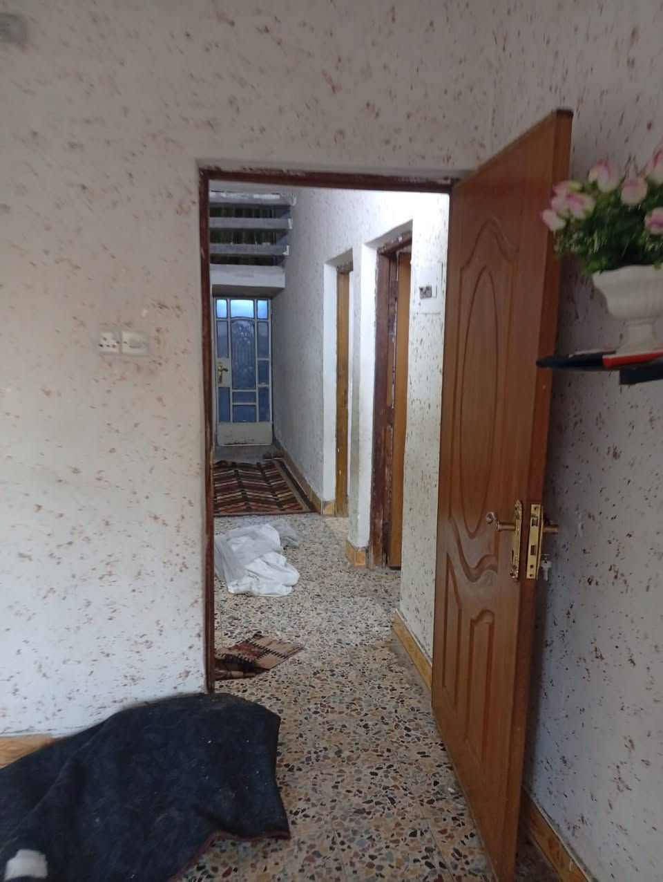 دار الايجار
المساحه 200م

يحتوي على صالة ومطبخ وخدمات 

وغرفتين نوم 🛌 

وحديقة وكراج 

العنوان حي الجهاد الامانه خلف معرض الصباح

الاستفسار ***********
