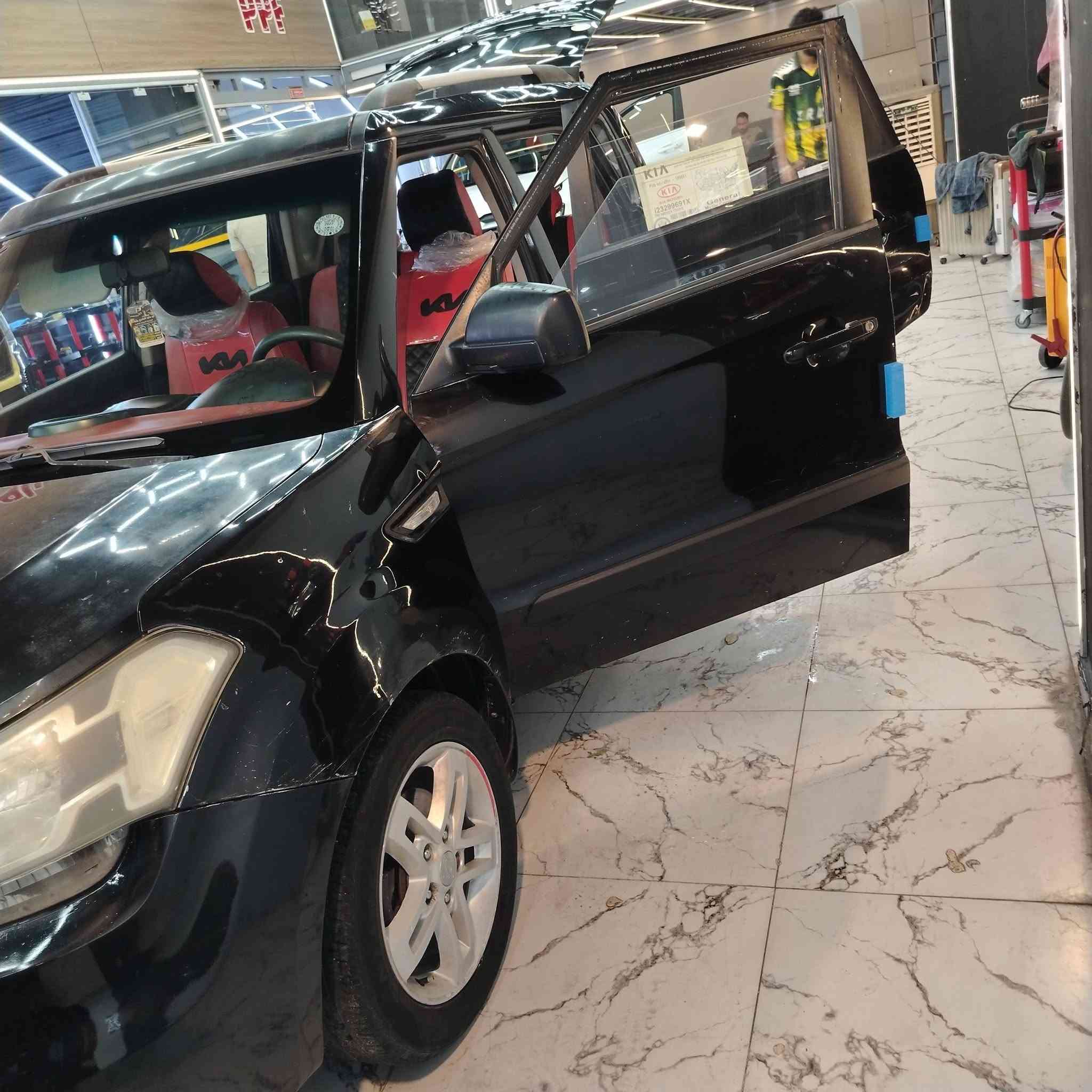 السلام عليكم للبيع كيا سول موديل ٢٠١٢/ خليجي
بدون أي حادث فقط شخوط وصبغ ٣ قطع أبيع حزام مكفولة من الضرر مكينه كير تبريد خير من الله محرك 1600 دوش اقتصادي  رقمها أربيل دولي هزه جديده شرط تحويل  مكان بغداد الكرخ السعر 82 وبيها مجال بسيط 
***********
