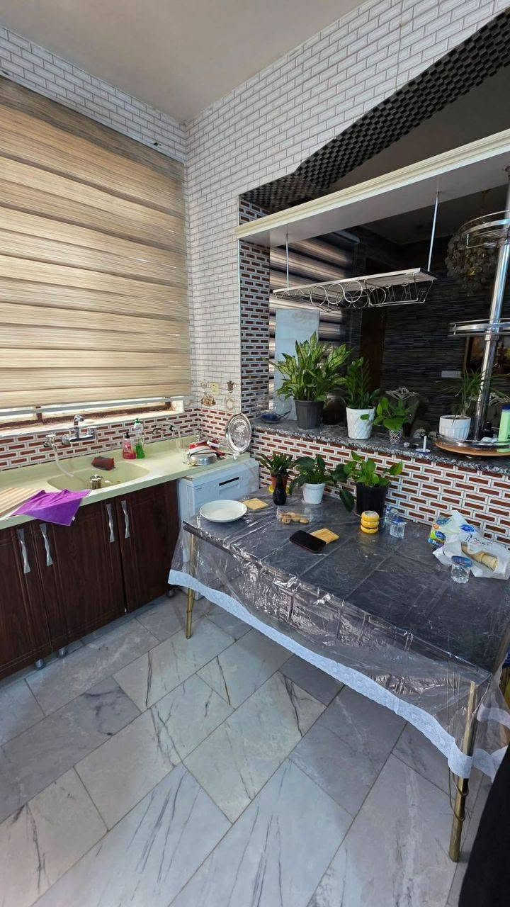 🏘️دار مؤثــــــــث #للأيجٓـــــــــار
📍 #الموقع:  حــــــــي الصحـــــــــة
قـــــــــرب مسبـــــــــح السندبـــــــــاد
✨ #المواصفات:  
▫️ المساحـــــــة // 200م 
الواجهــــــــــة // 10م
النـــــــــــــــزال // 20م
................
🔹محتويات الدار
غرفتيـــــــــــن وصالــــــــــة وهــــــــــول ومطبـــــــــخ ومجـمــــــــع صحيــــــــات خارجــــــــي وداخلـــــــــي وگـــــــــــراج ...
---------------------------------
📞 للاستفسار والمعاينة: 
الاتصال على الارقام :
***********☎️ واتساب    
او مراجعة المكتب 
الحلة _ الكرامة الشارع المشجر مجاور اسواق المطار 1 
--------------------------------
✅ نستقبل جميع عروضكم السكنية 🏠 والتجارية 🏡 بكافة مناطق الحلة 
……………………………
