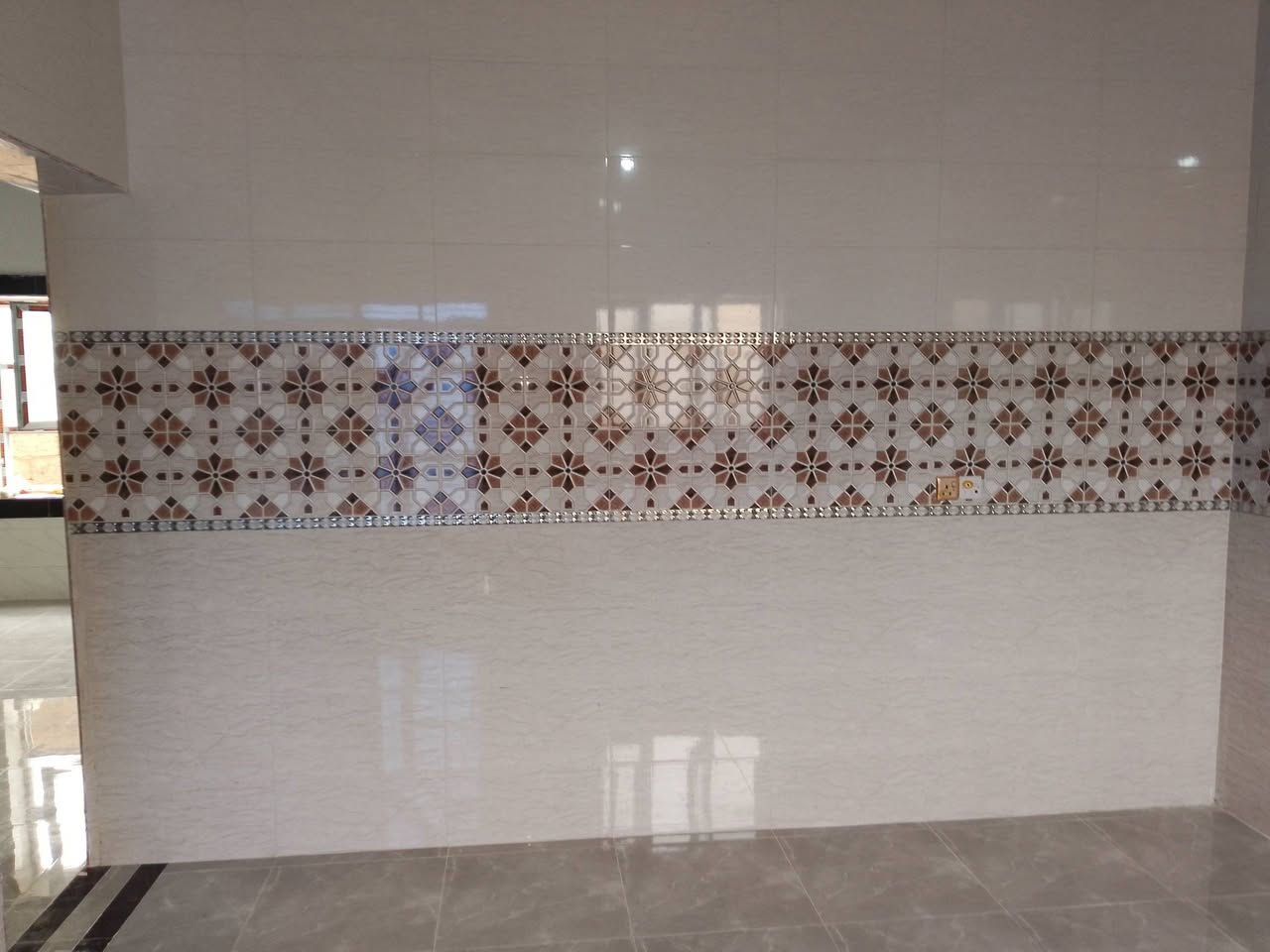 سلام عليكم اوسطه سيراميك متفرق وشغل مضبوط ***********
