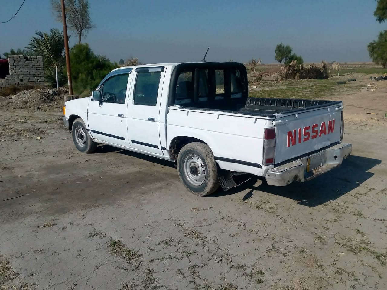 السلام عليكم سياره نيسان البيع مديل ٩٢رقم بصره مشروع وطني  تحويل ثاني يوم مكينه وكير وشاصي مكفول كهربايات كلها شغاله سعر ٣١وبيها مجال مكان سياره سماوه قضاء الخضر اتصل على الرقم ***********
