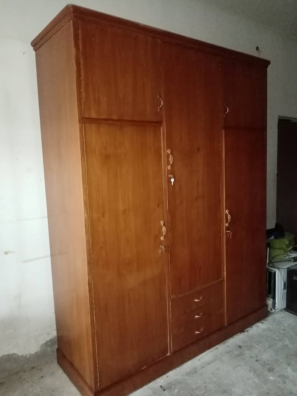 السلام عليكم.. اخوان الي موصيني علي كناتير  وصلت وجبه جديده🌷🌷
1.كناتير صاج حطاطه.3ابواب طابقين داخل خارج صاج مطعم بورمي. كل باب وحده شغل ثكيل.
2.كنتور 3ابواب صاج طابق واحد.
3..كنتور بوب كل باب وحده داخل خارج صاج. ظهر جرجوبه
4..كنتور بابين. صاج نظافه 95٪
5..كنتور 4بوب صاج طابق واحد.
6..كرويتات عدد3 كاملات مع الفراش  نظافه 95٪
للاستفسار خاص. او الاتصال عالرقم ***********. حي المعلمين..
