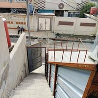 دار للبيع في حي القدس مساحه 200م واجه 10م  طابقين الأول معزول عن الثان...