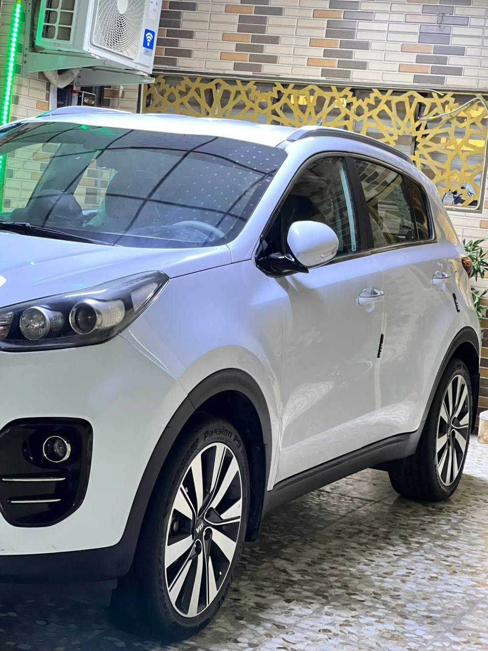 السلام عليكم للبيع كيا سبورتج خليجي ٢٠١٦ سياره كلش حلوه كفاله من الصبغ والتبديل فقط الواضح بالسونار رقم بغداد  بأسمنه تحويل مباشر كير مكينه كفاله مكان السياره فلوجه السعر ١٧٢ $ بيها مجال حك العمله ***********
